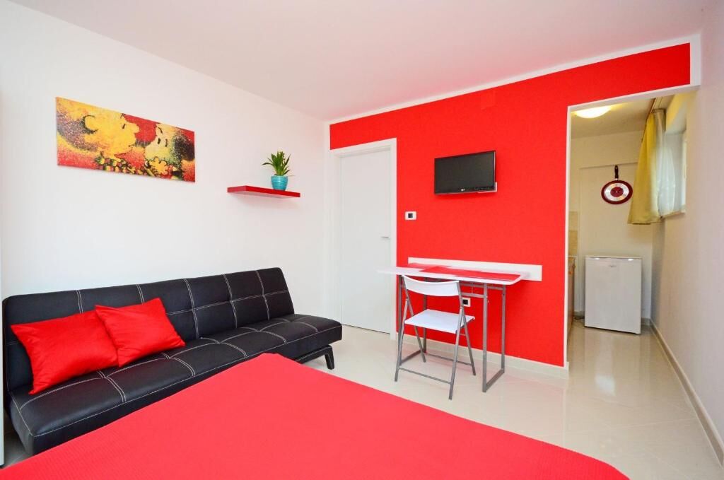 Apartments Ivan Marina 67541-A2