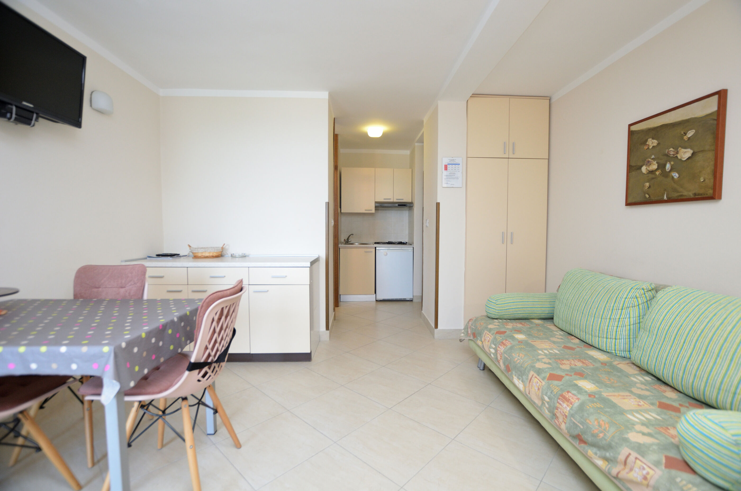 Apartments Ljubomir 67851-A2