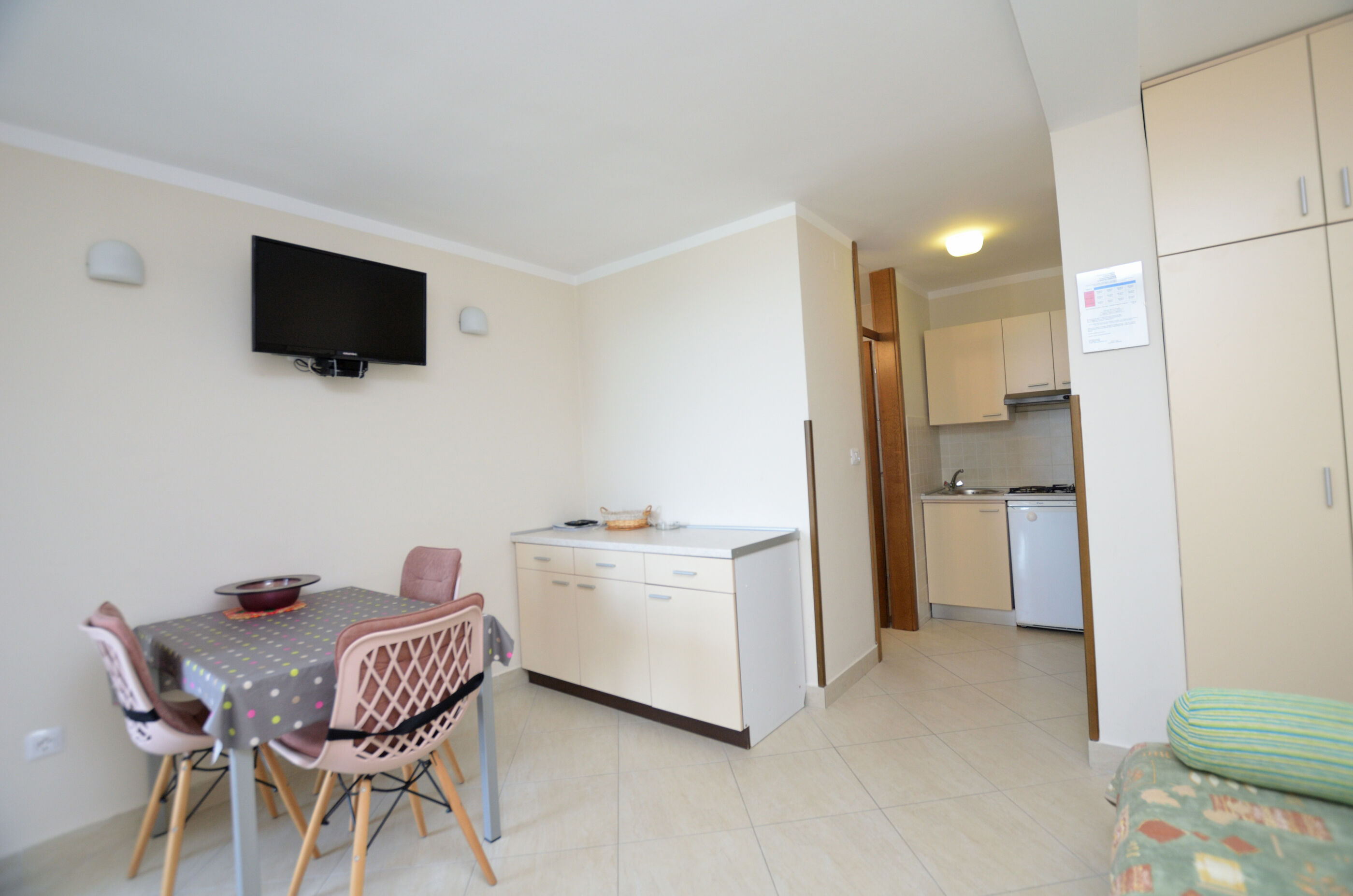 Apartments Ljubomir 67851-A2