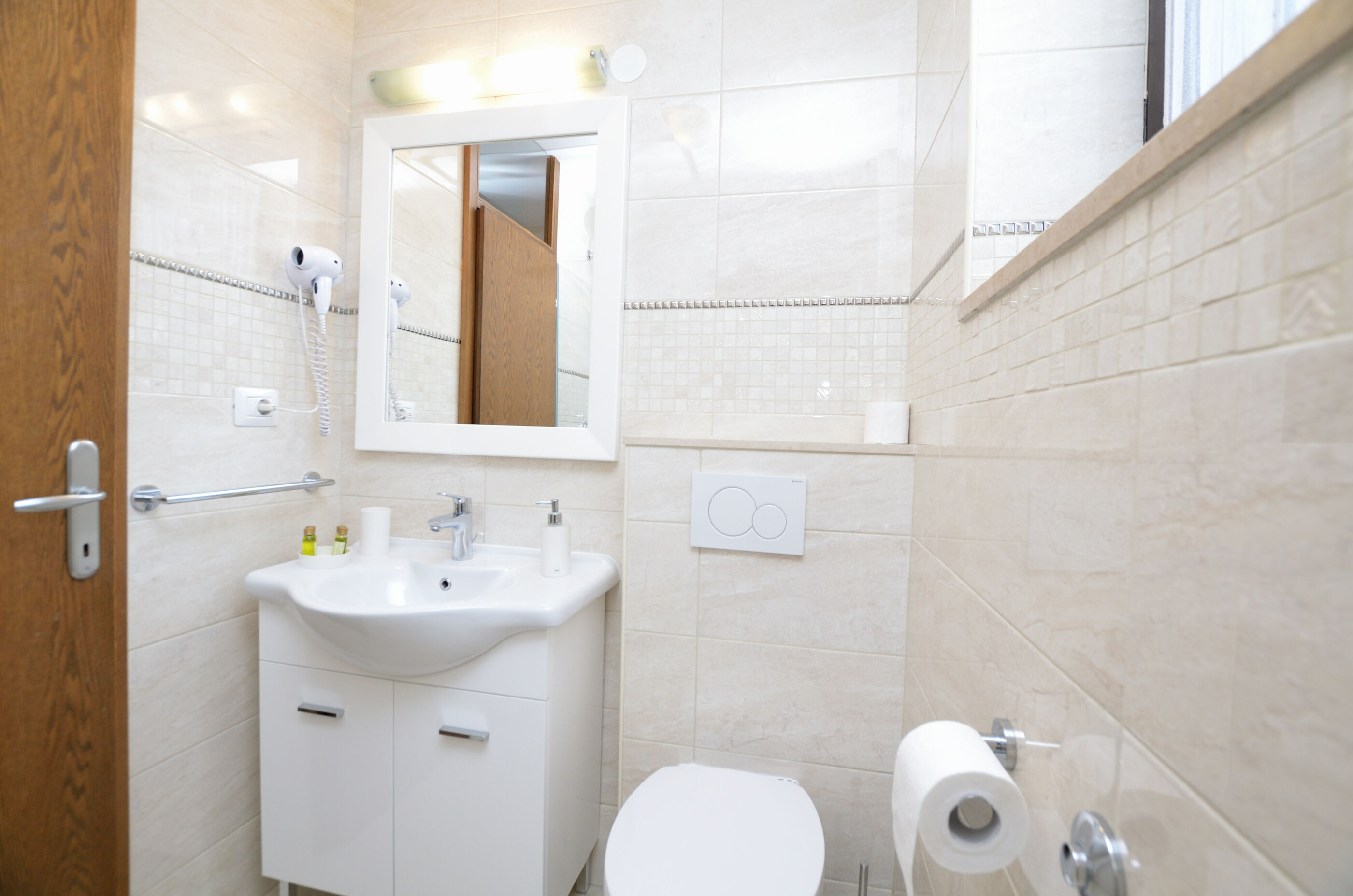 Apartments Ljubomir 67851-A2