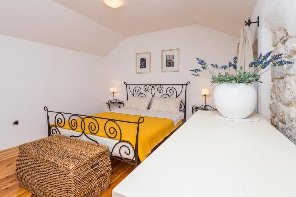 House Romanca 90461-K1