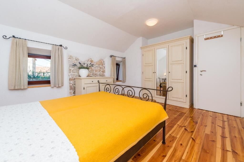 House Romanca 90461-K1