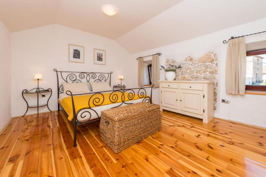 House Romanca 90461-K1