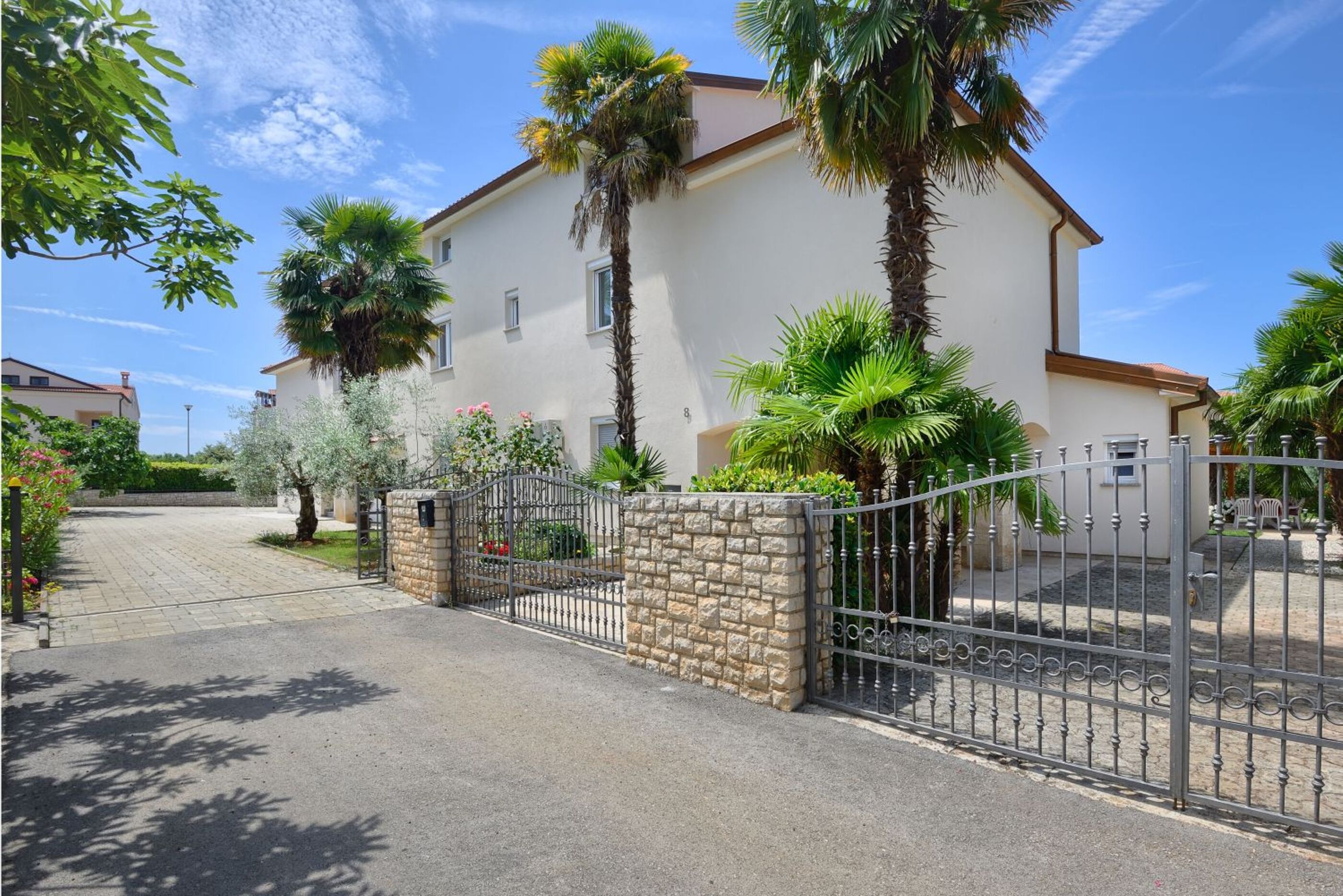 Apartment Paradiso 1 82681-A1