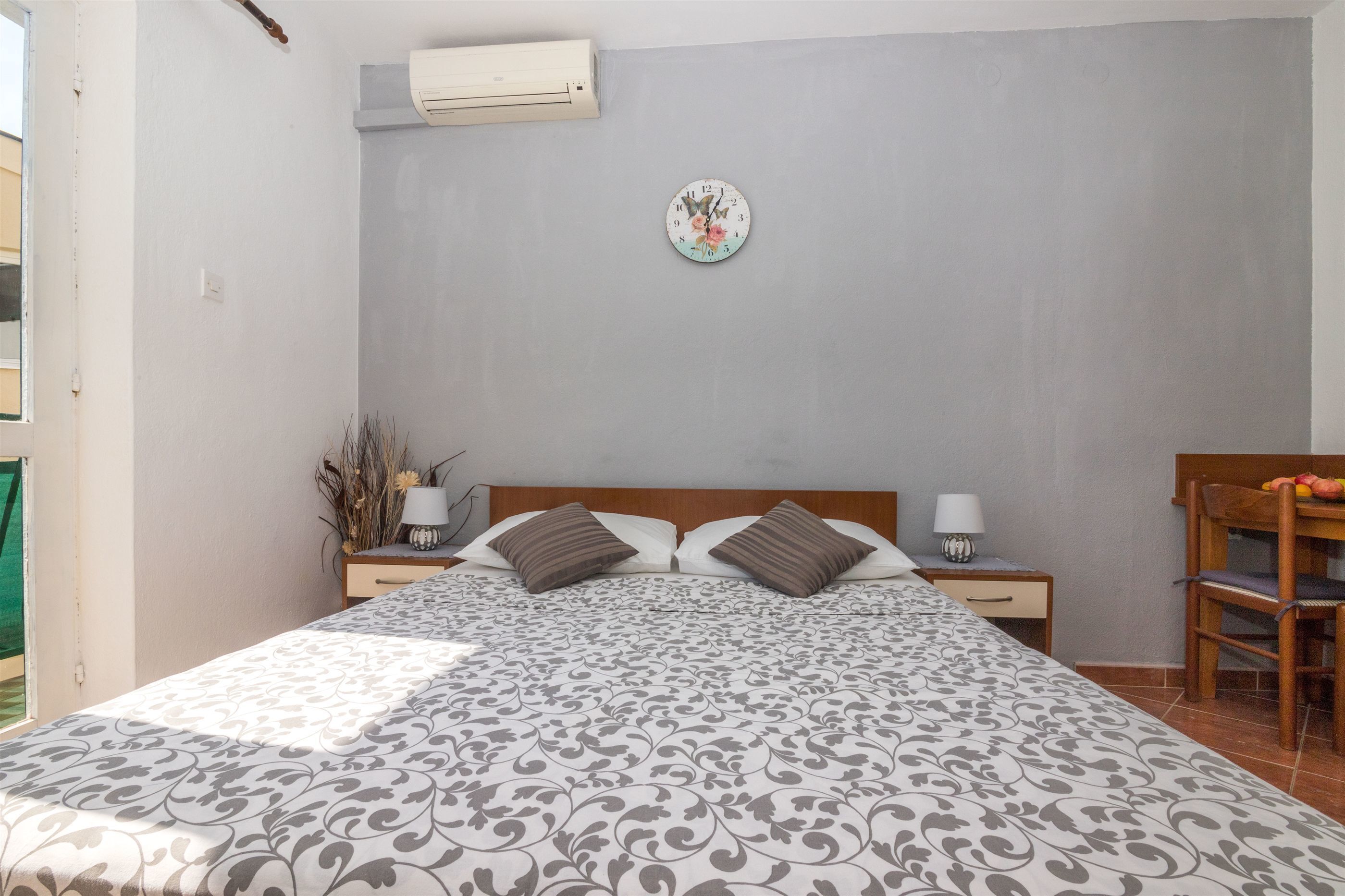 Apartments Tolj 37031-A1