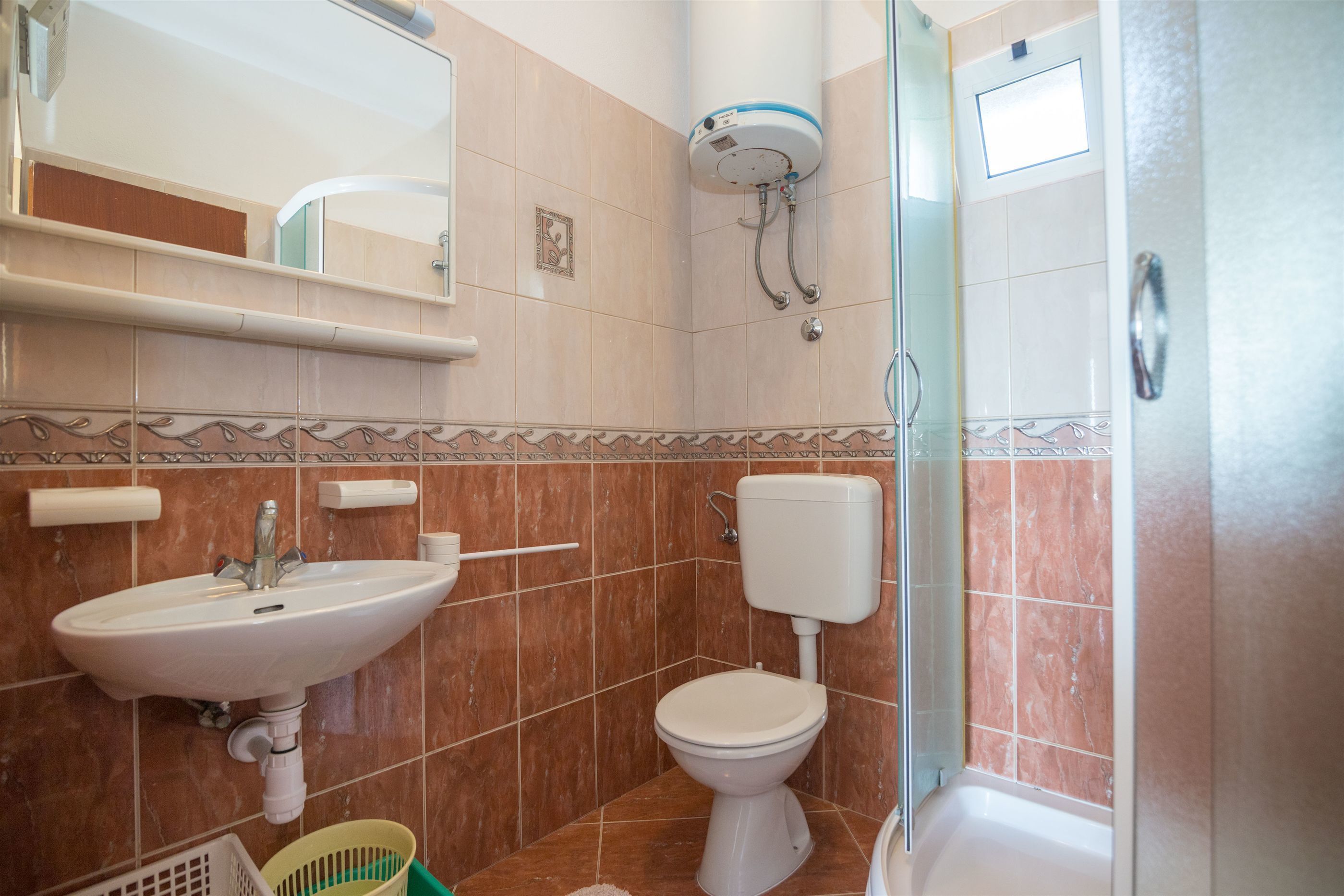 Apartments Tolj 37031-A1