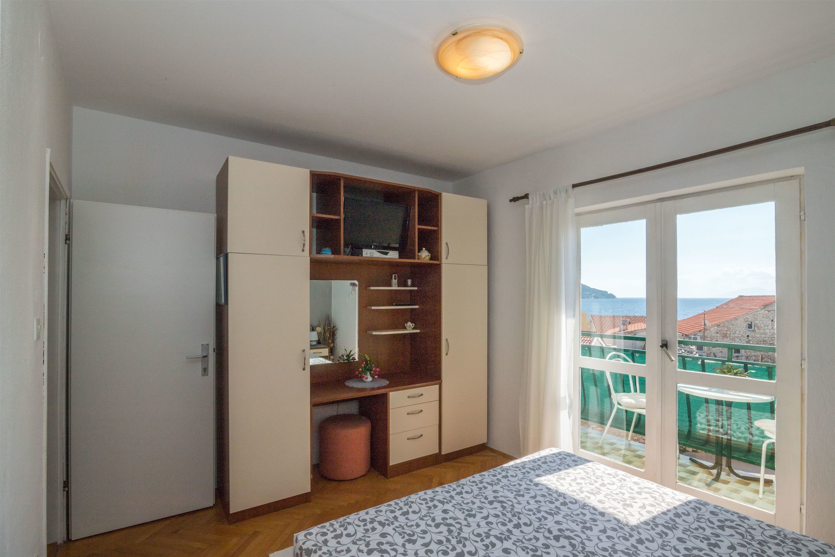 Apartments Tolj 37031-A1