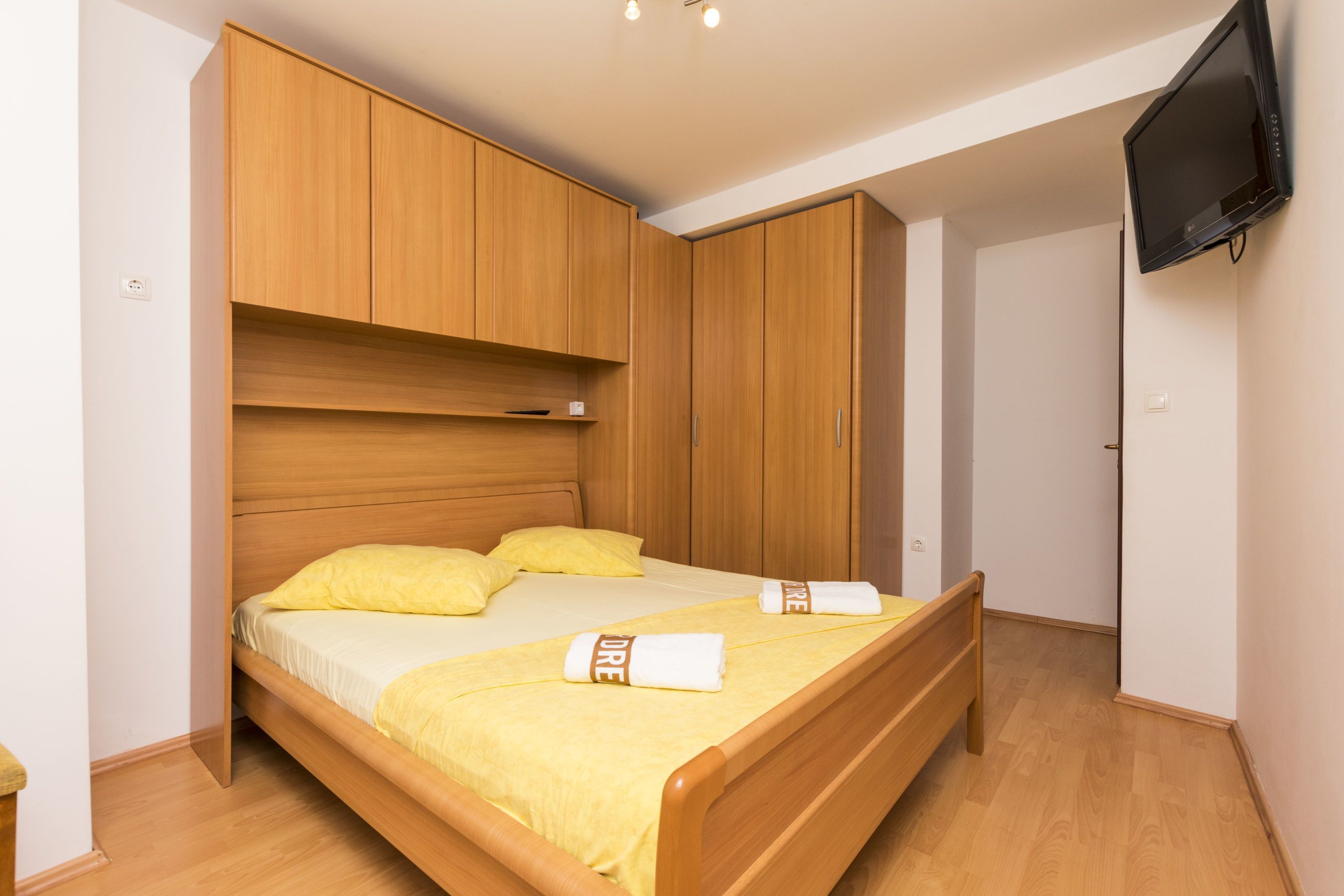 Apartments Mira 44971-A5