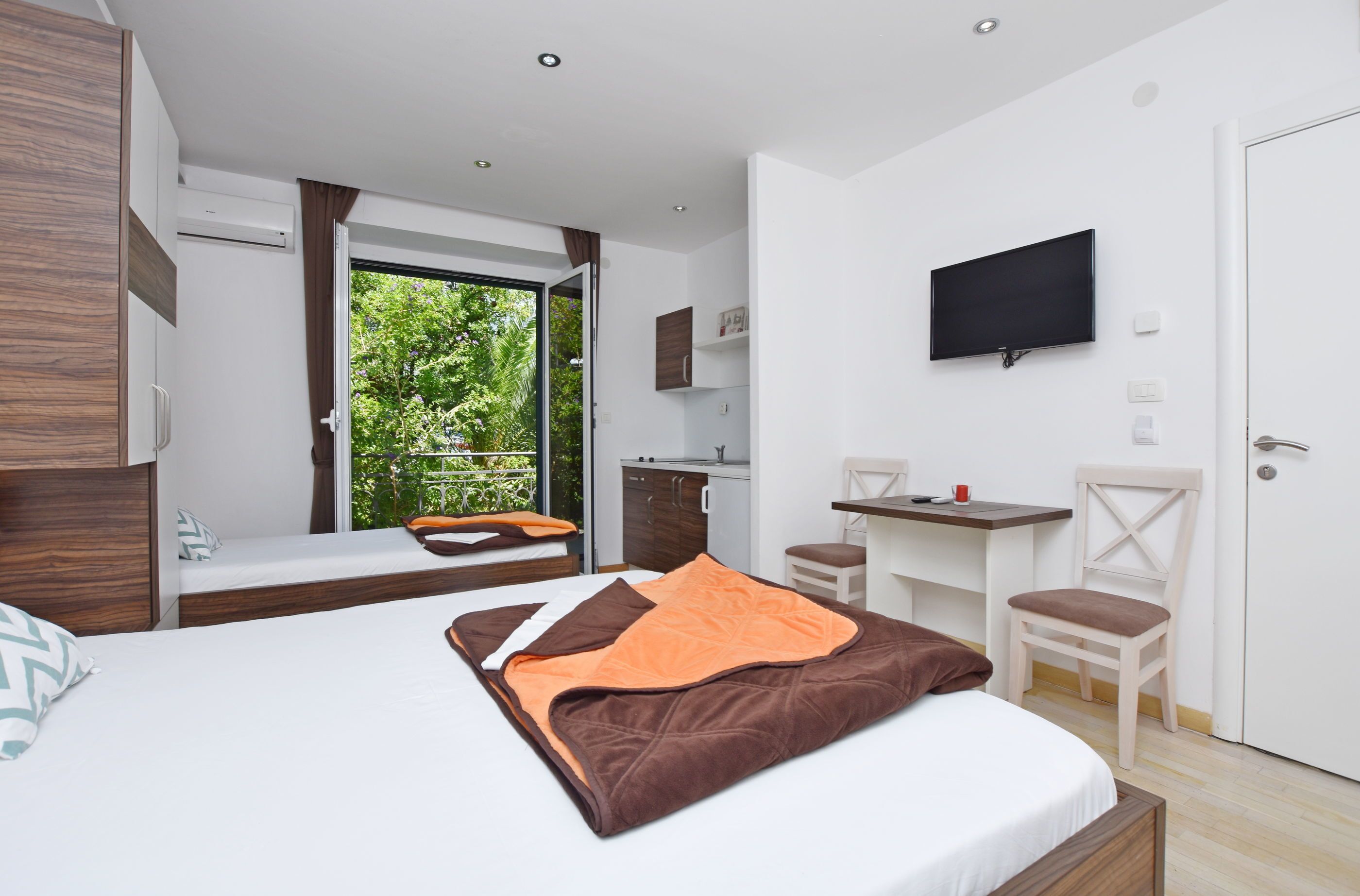 Apartments Ivanović 92981-A1