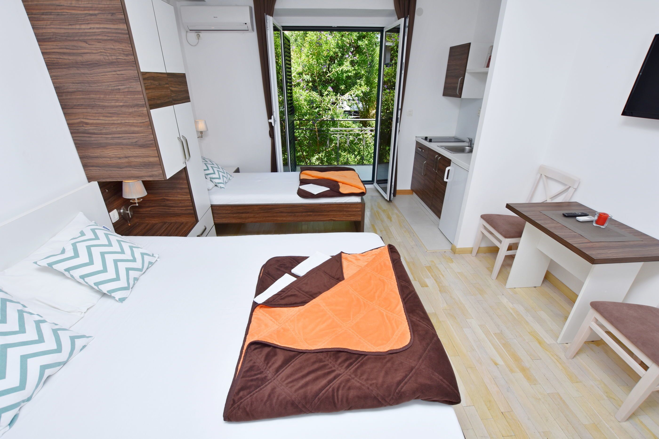 Apartments Ivanović 92981-A1