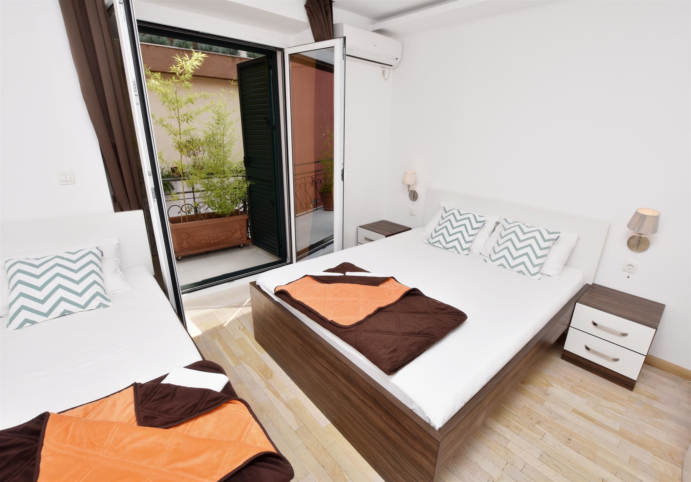 Apartments Ivanović 92981-S1