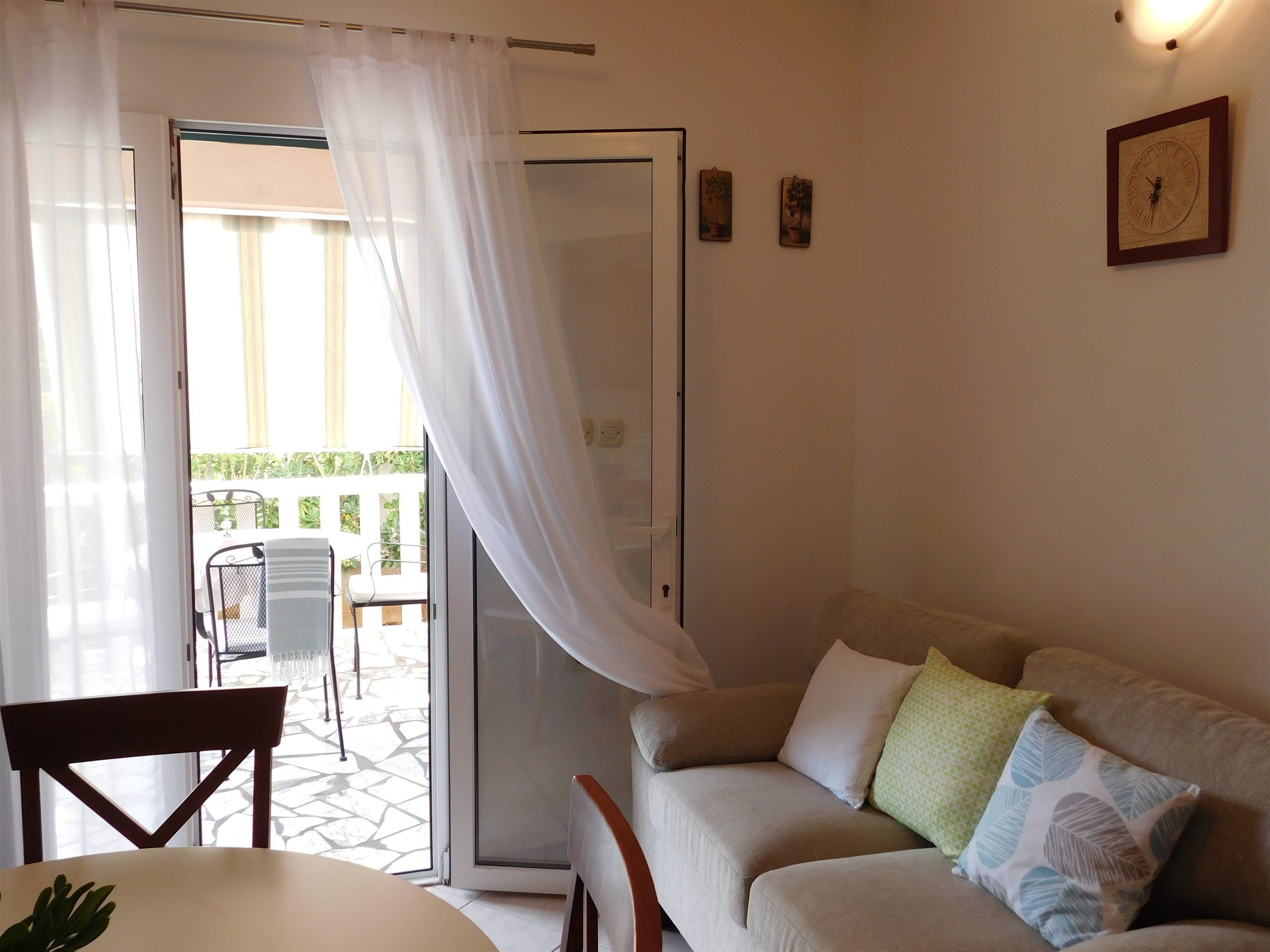 Apartments Mirjana 45561-A1