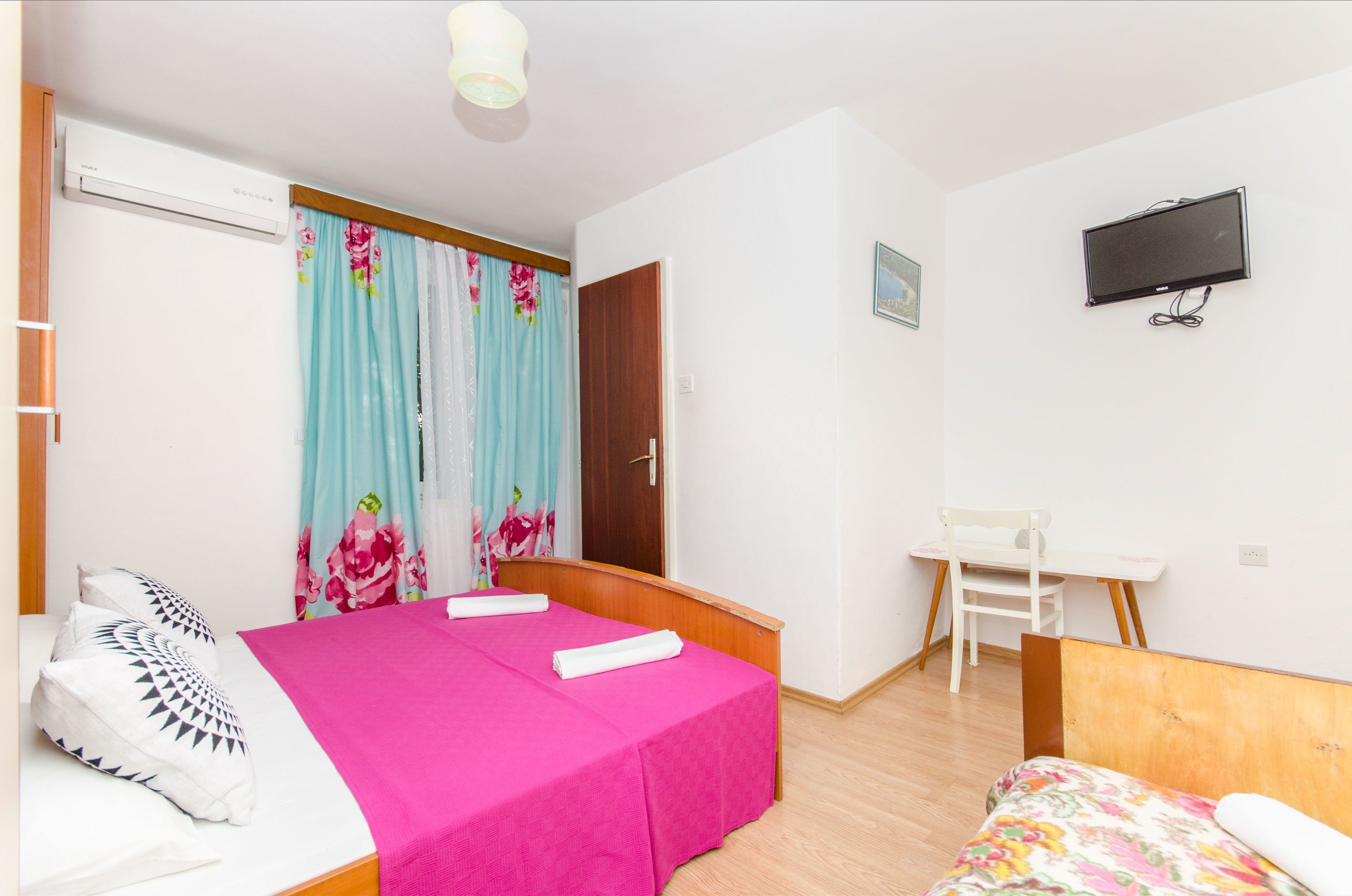 Apartment and Rooms Ivan 45191-S1