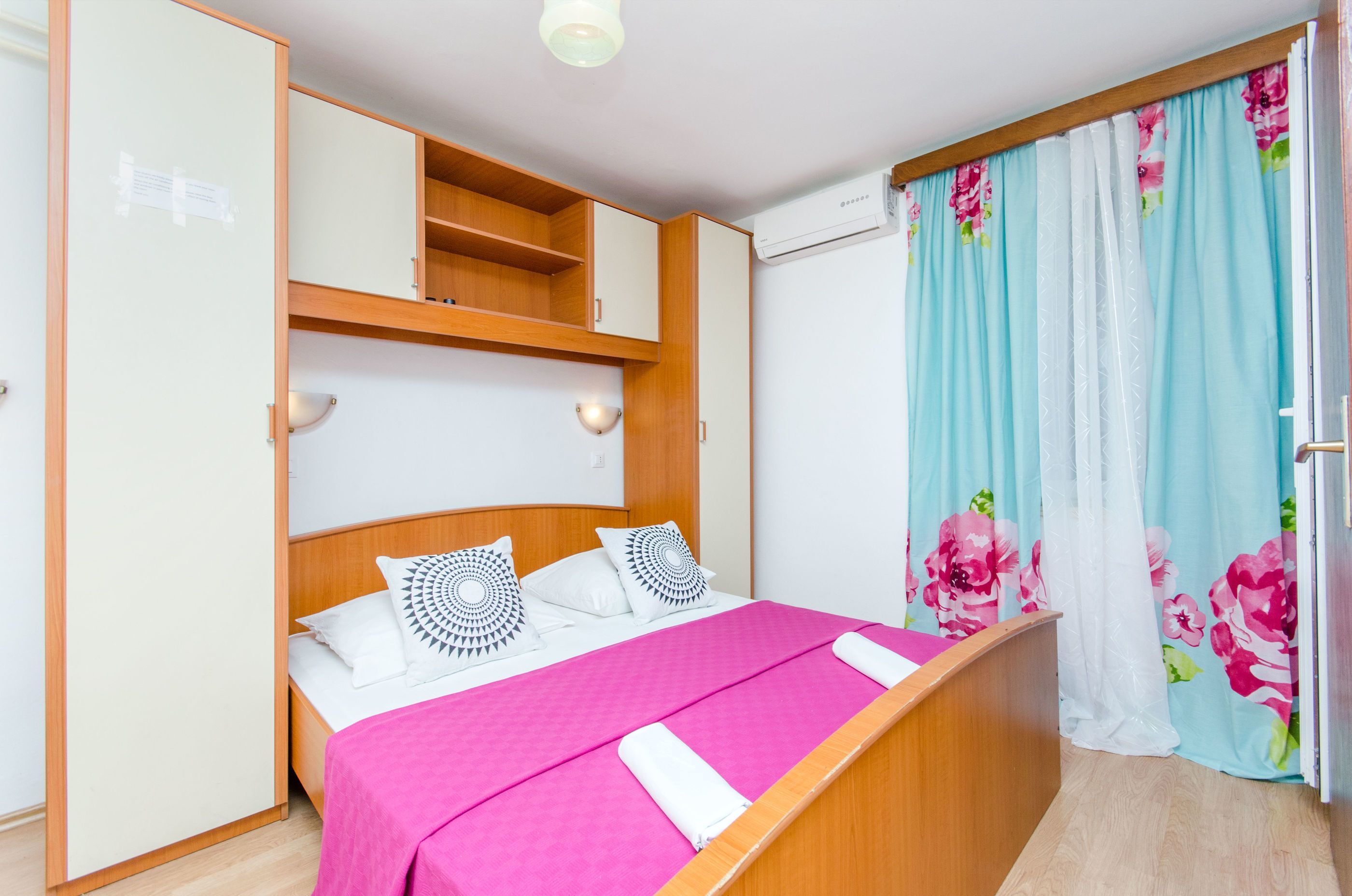 Apartment and Rooms Ivan 45191-S1