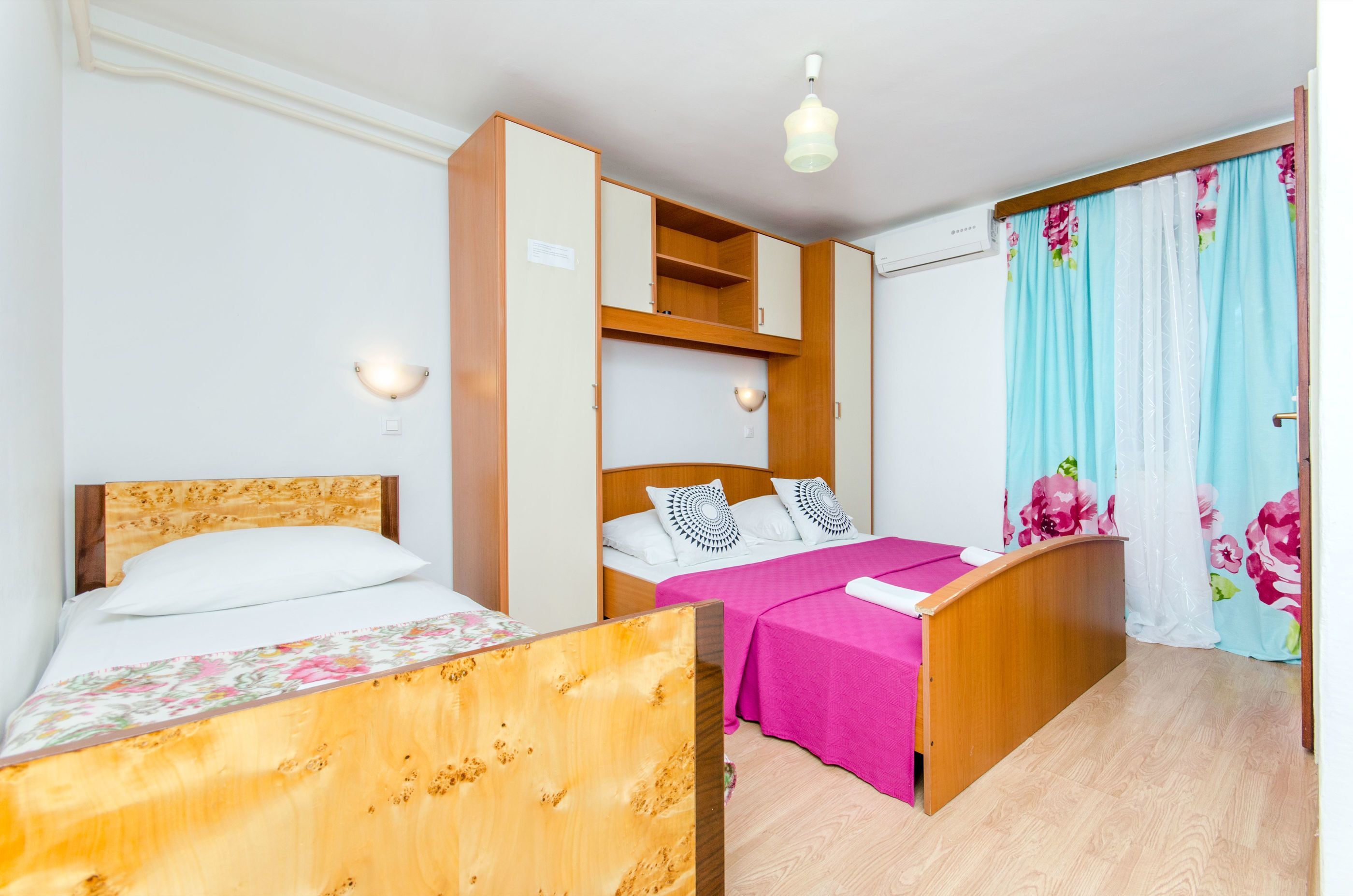 Apartment and Rooms Ivan 45191-S1