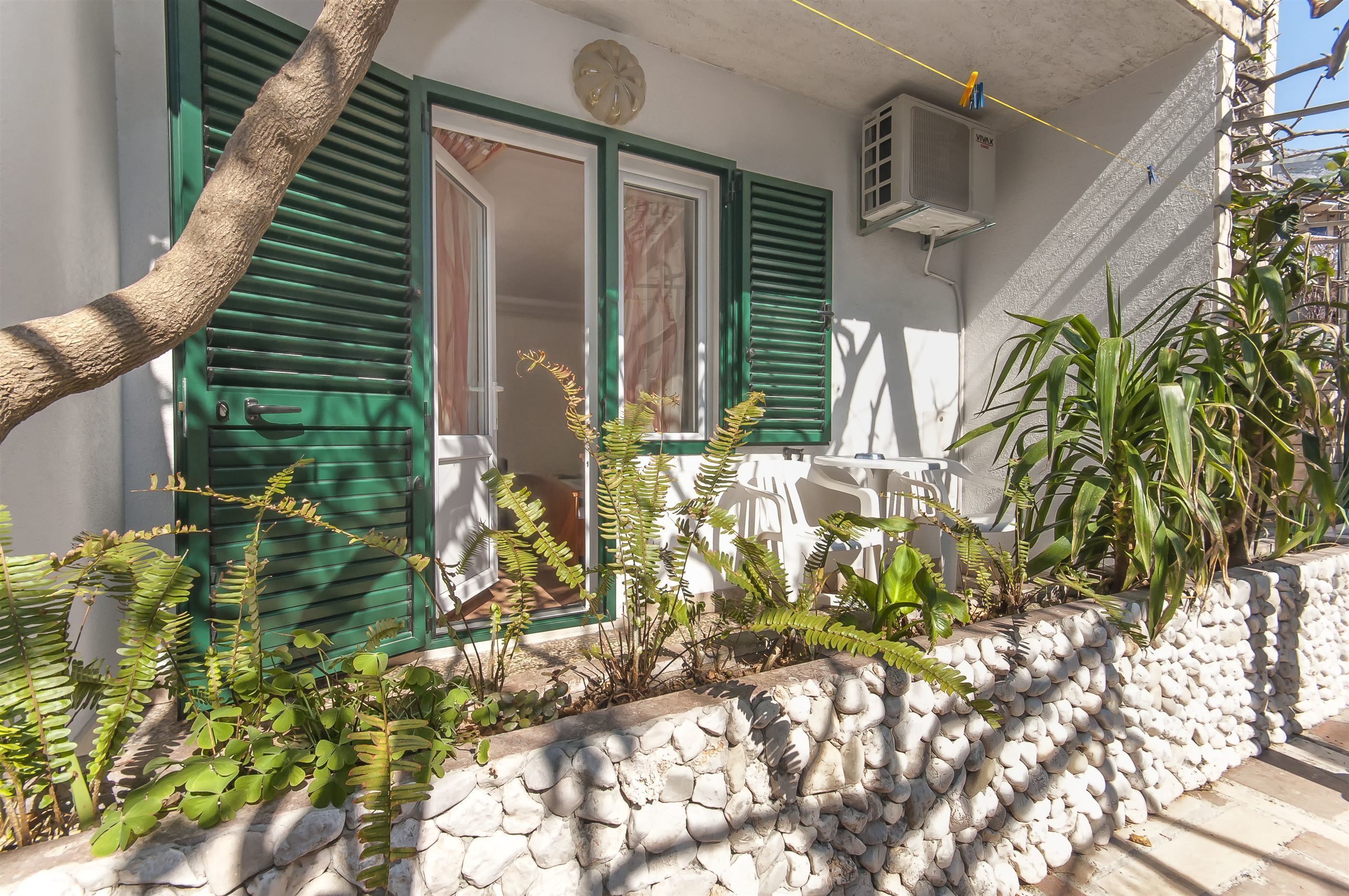 Apartment and Rooms Ivan 45191-S1