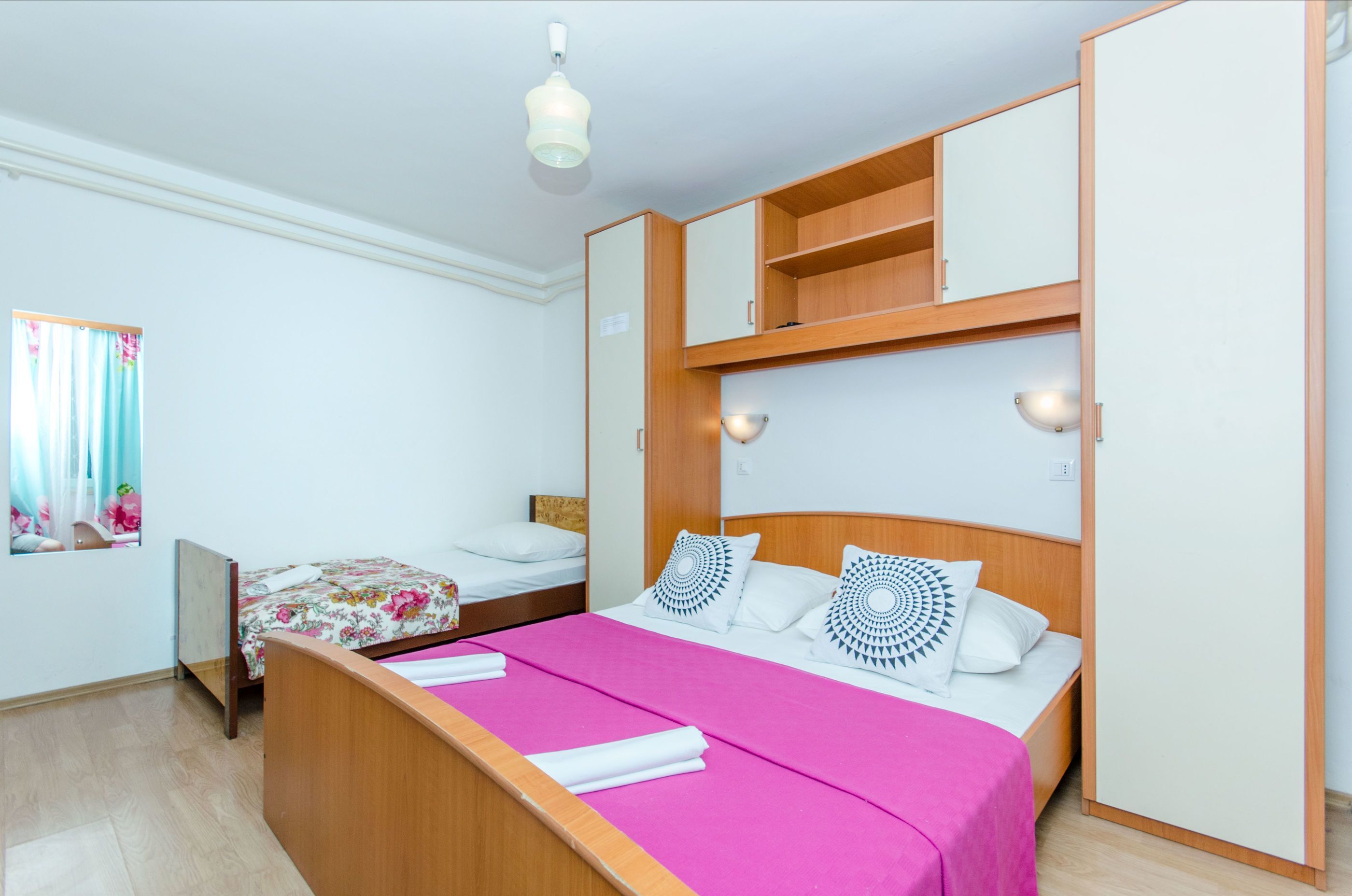 Apartment and Rooms Ivan 45191-S1
