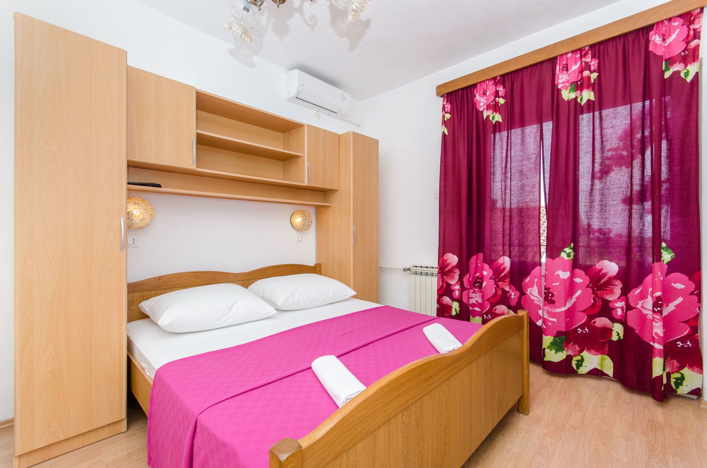 Apartment and Rooms Ivan 45191-S5