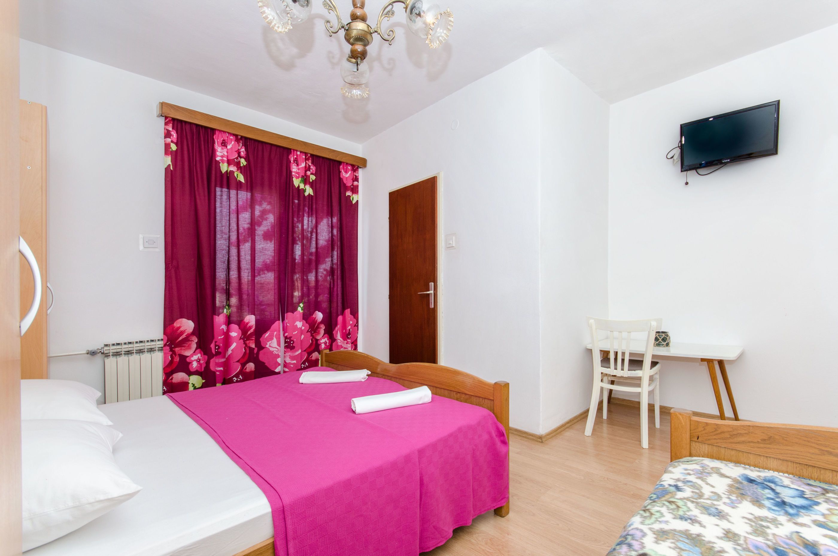 Apartment and Rooms Ivan 45191-S5