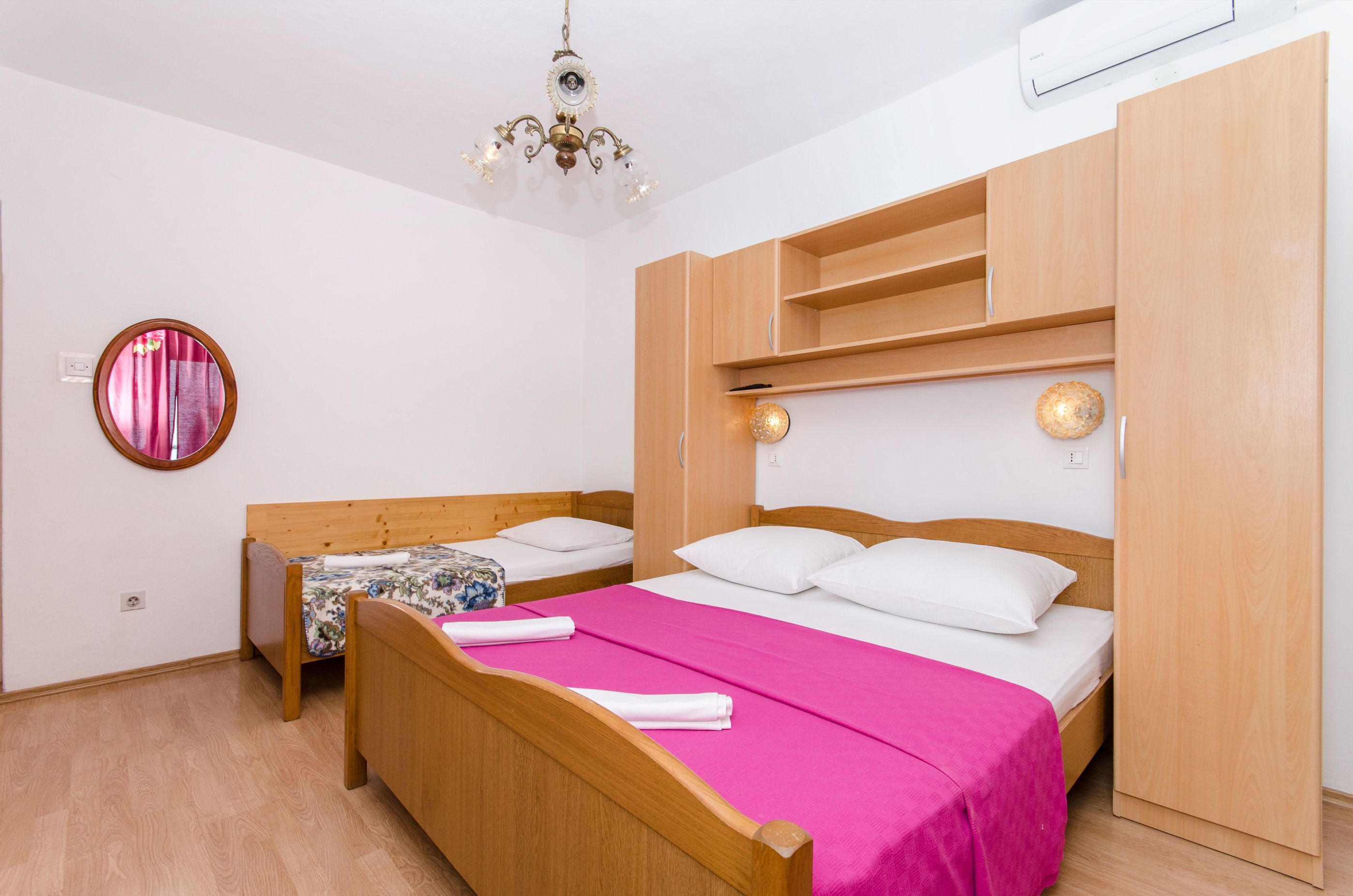 Apartment and Rooms Ivan 45191-S5