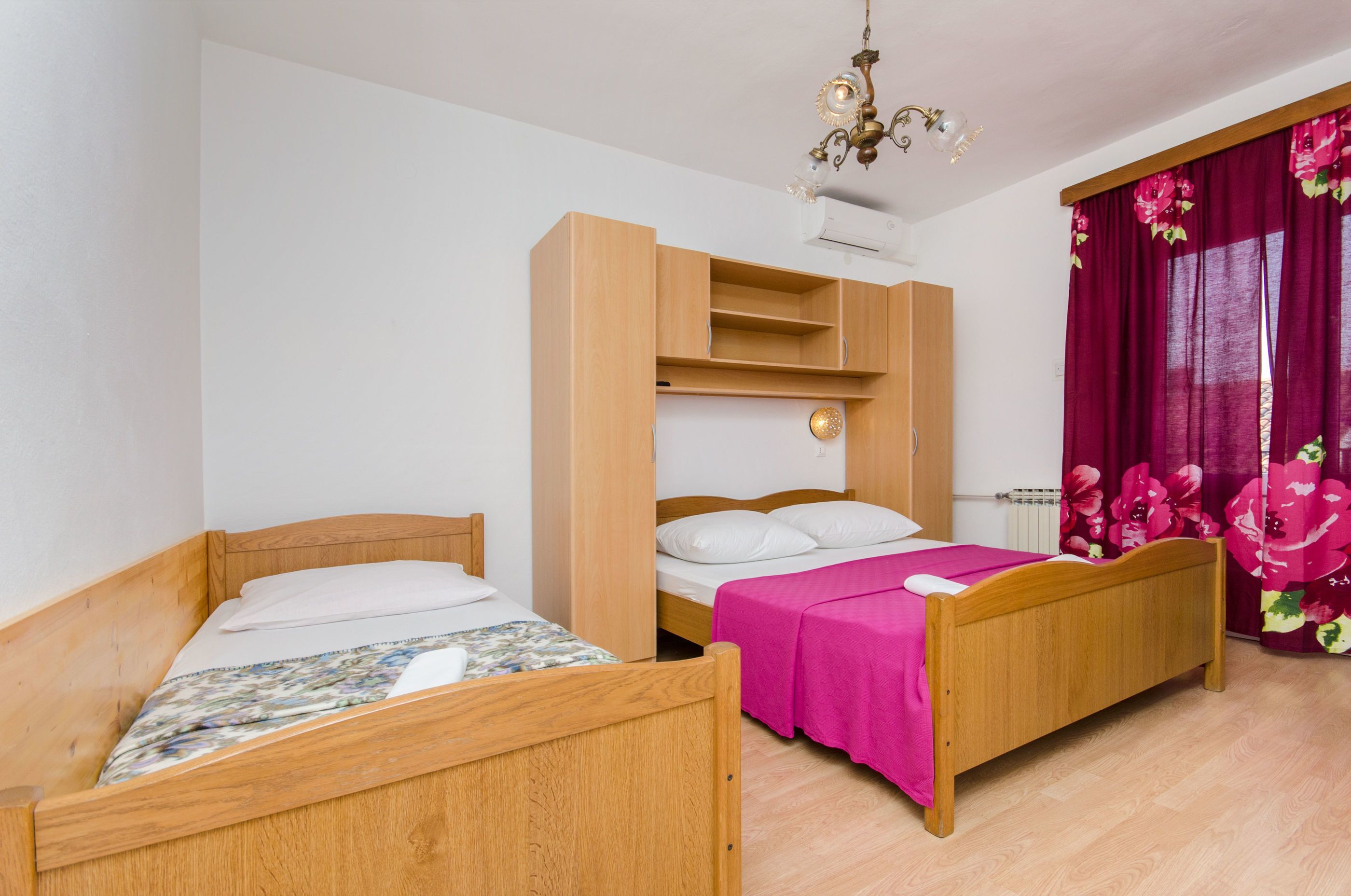 Apartment and Rooms Ivan 45191-S5