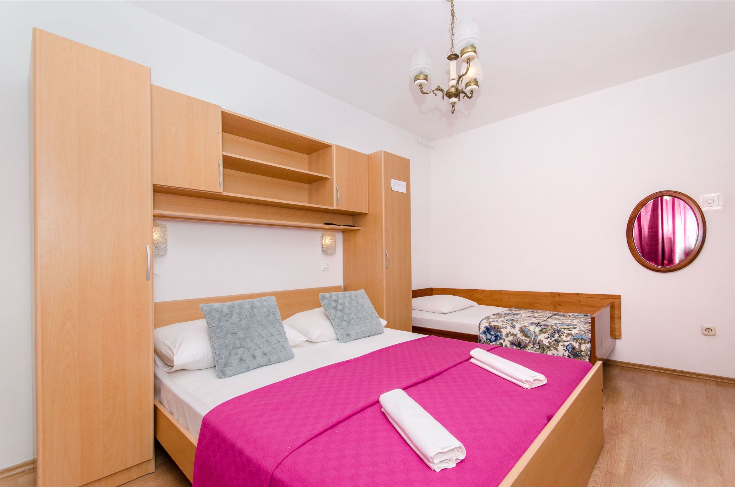 Apartment and Rooms Ivan 45191-S6