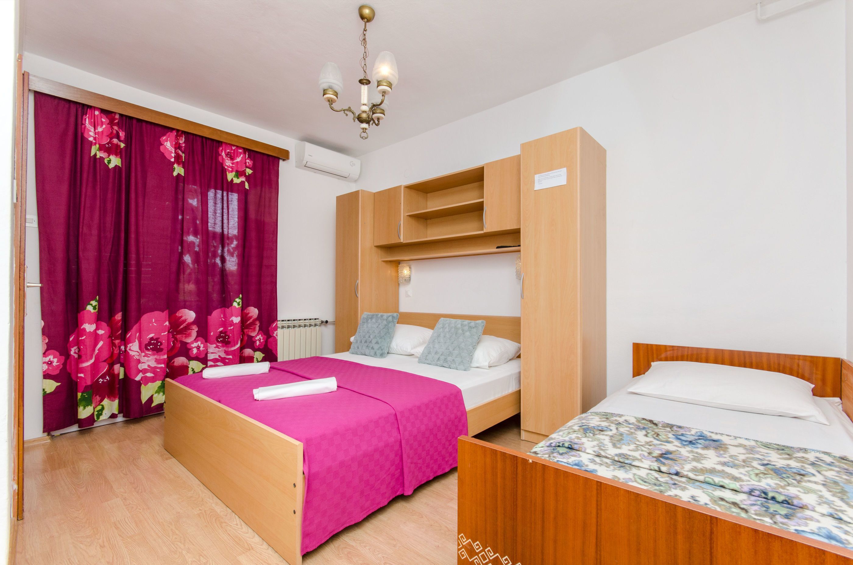 Apartment and Rooms Ivan 45191-S6