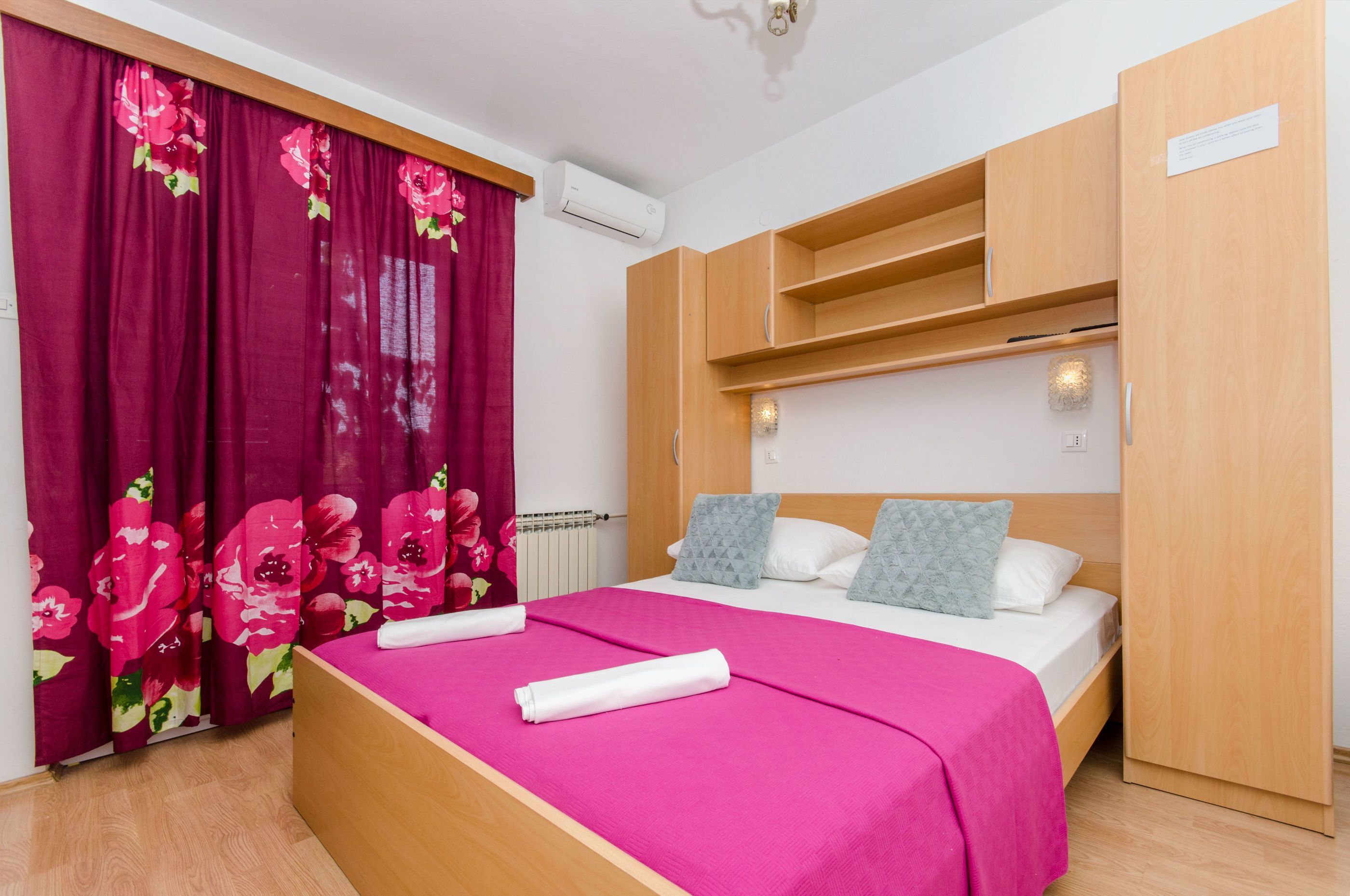Apartment and Rooms Ivan 45191-S6