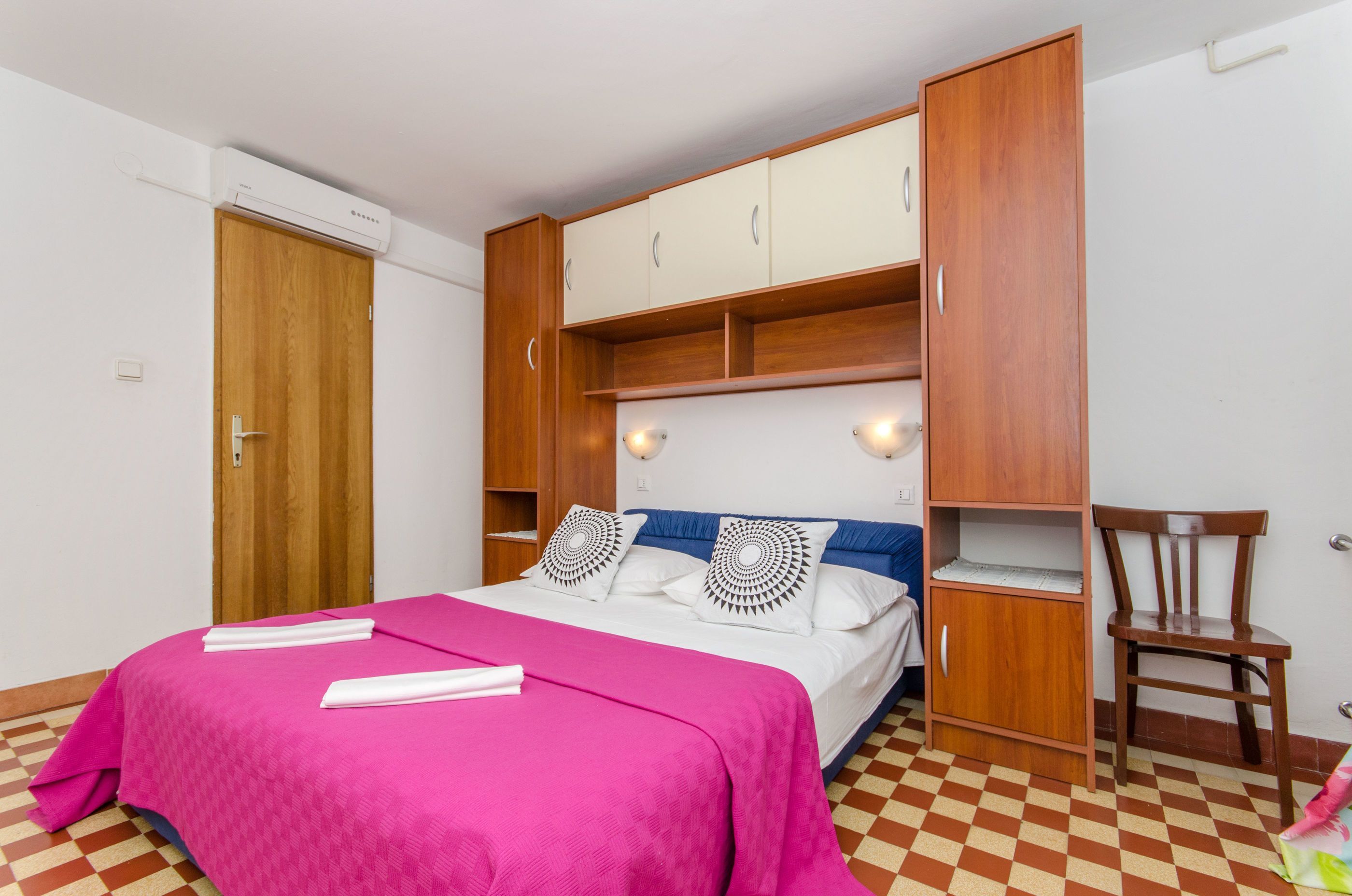 Apartment and Rooms Ivan 45191-A3