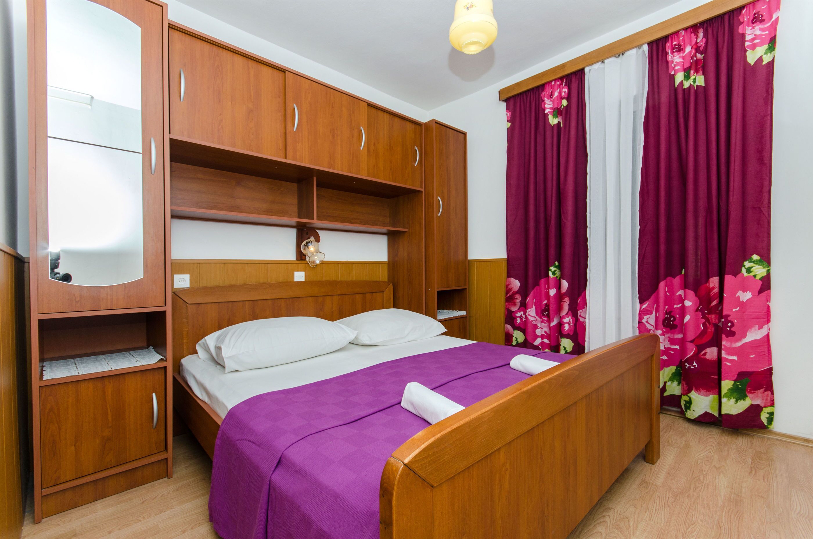 Apartment and Rooms Ivan 45191-A7