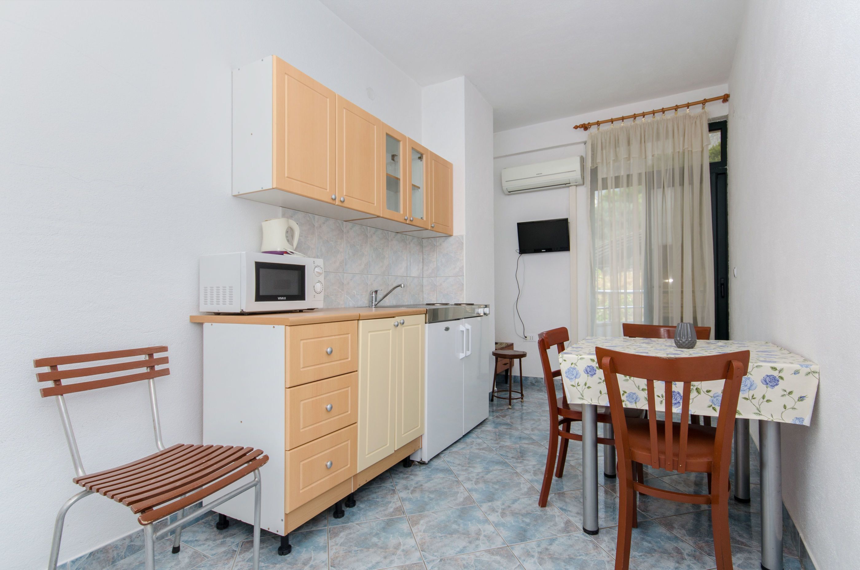 Apartment and Rooms Ivan 45191-A7
