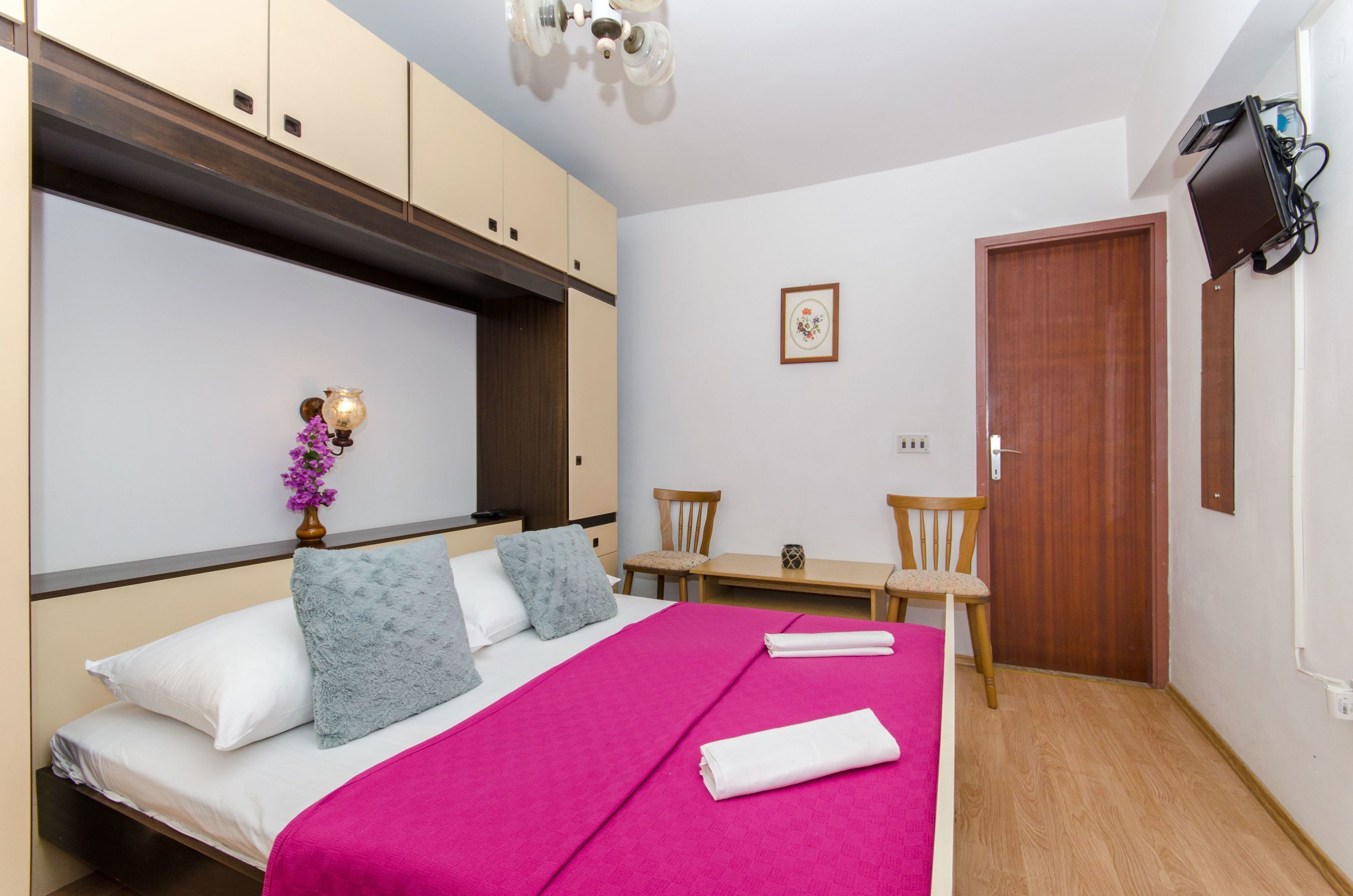 Apartment and Rooms Ivan 45191-S12