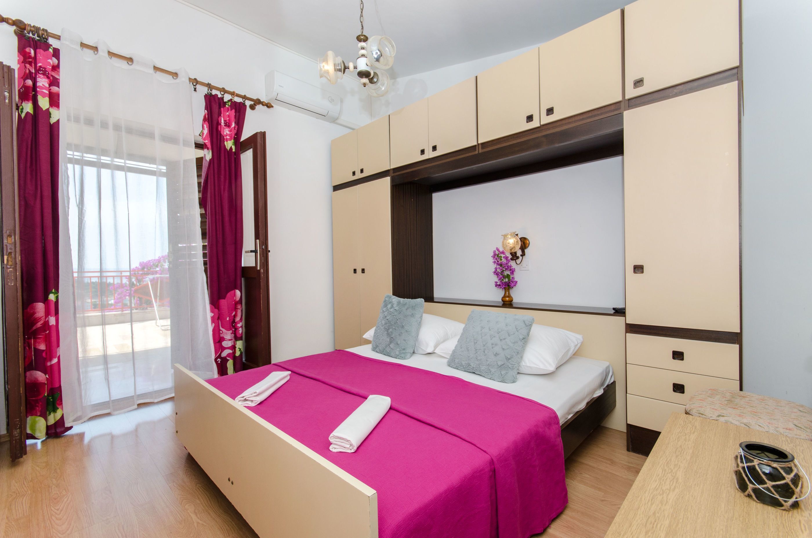 Apartment and Rooms Ivan 45191-S12