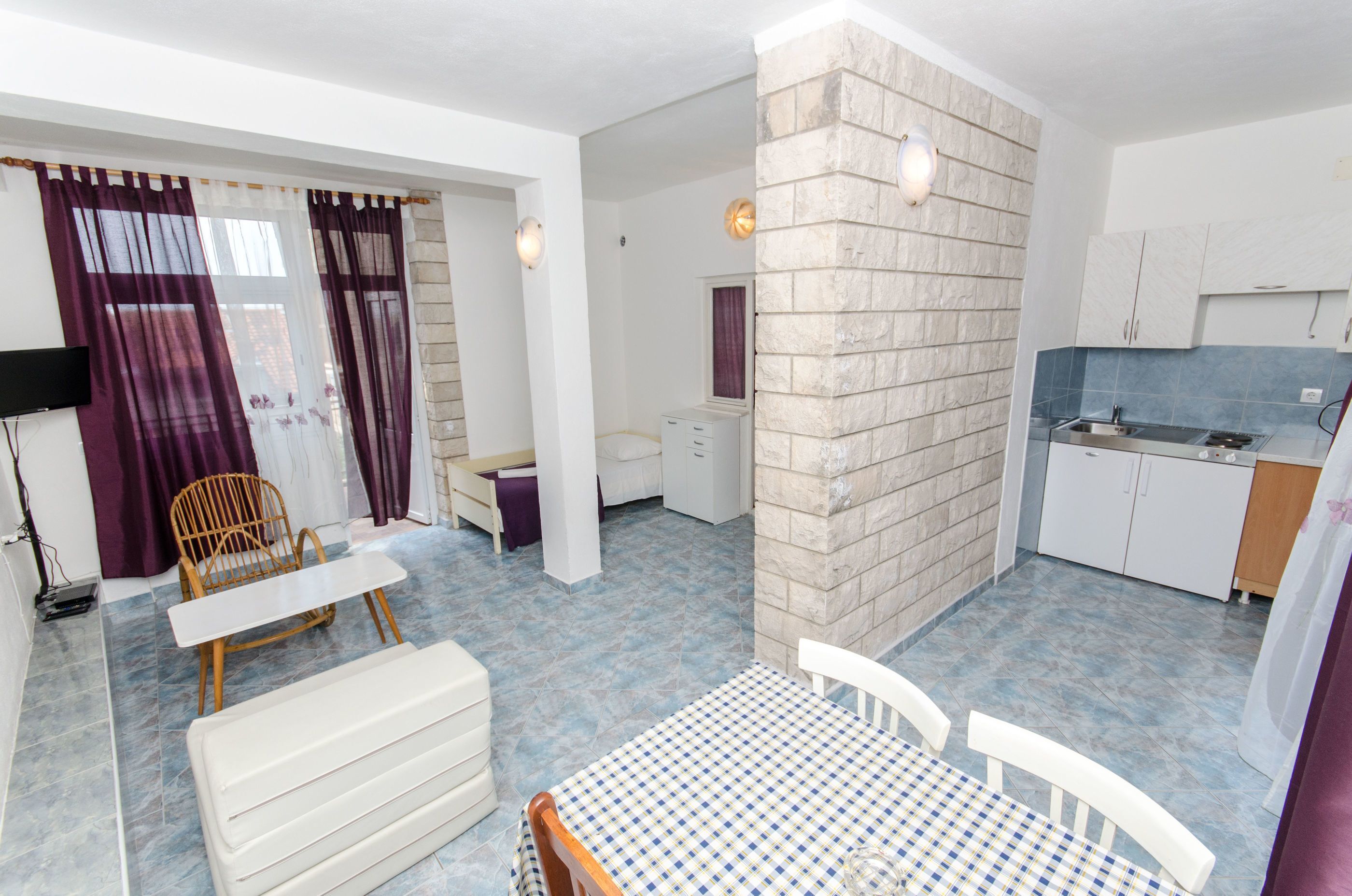 Apartment and Rooms Ivan 45191-A10