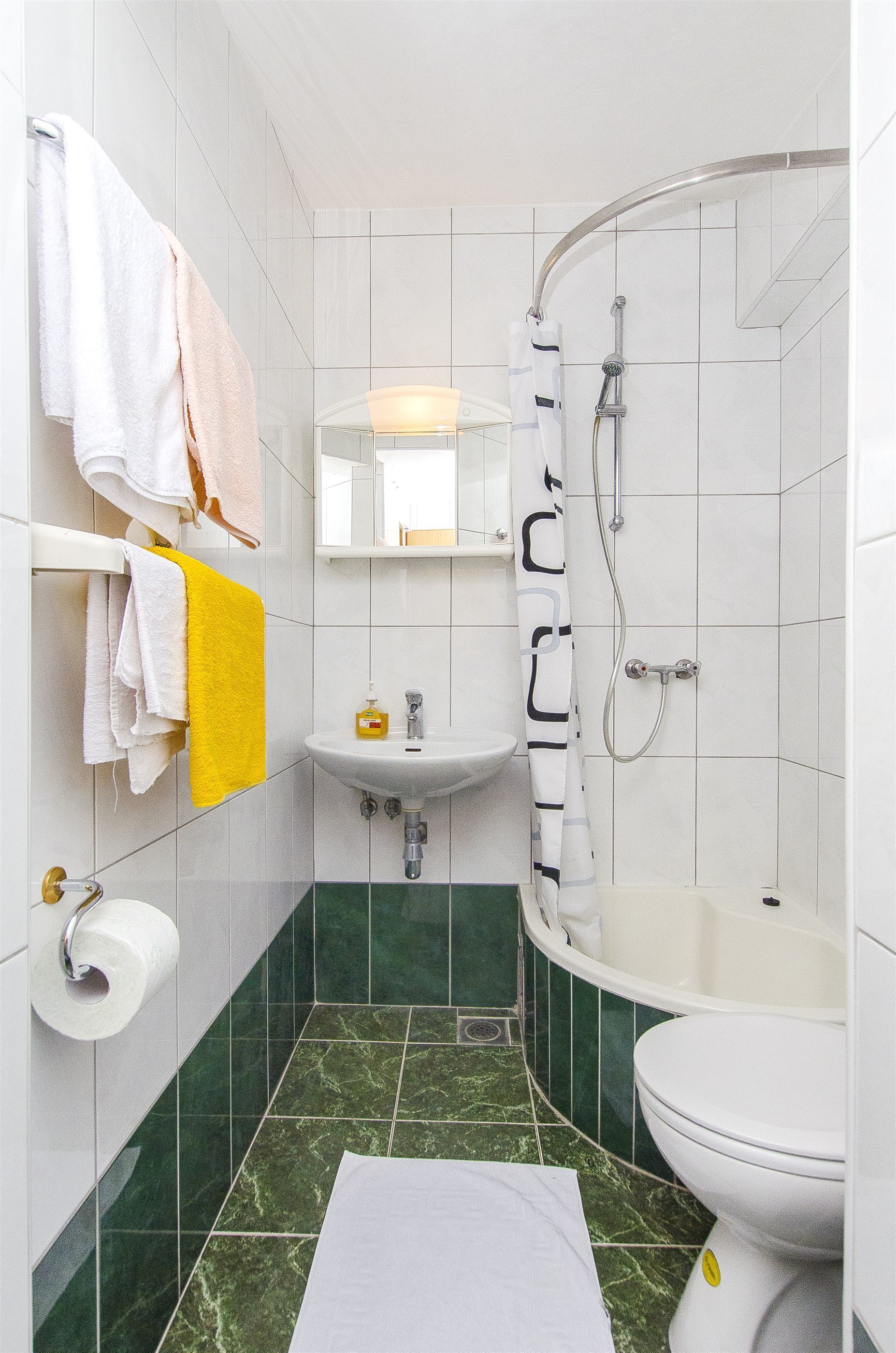 Apartment and Rooms Ivan 45191-A18