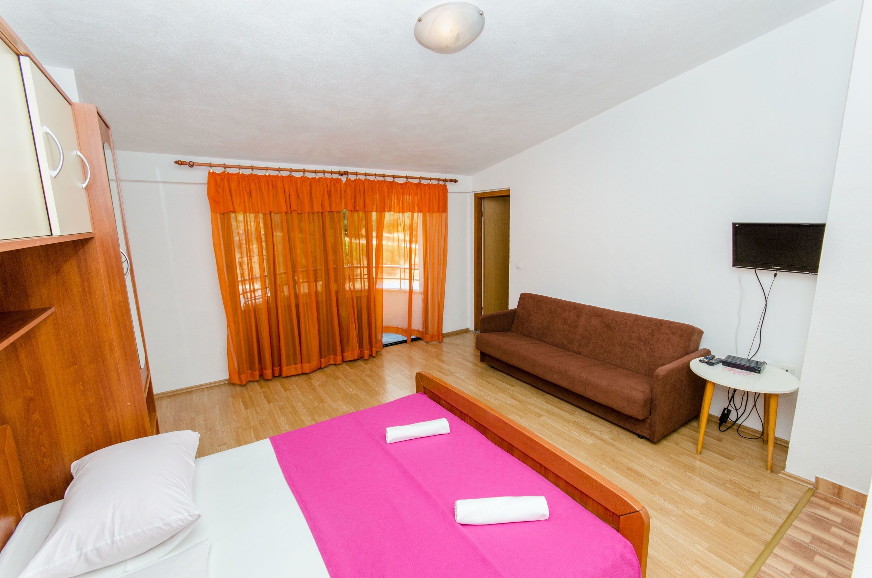 Apartment and Rooms Ivan 45191-A18