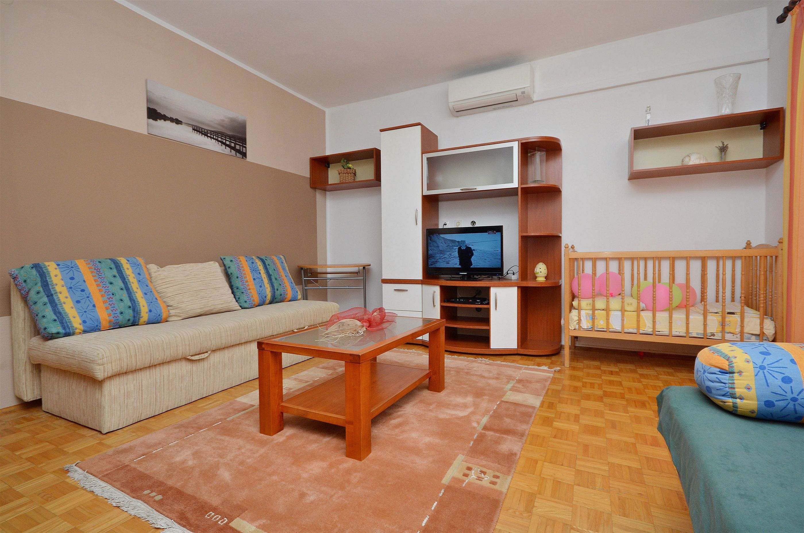 Apartment and Room Ivica 29951-A1