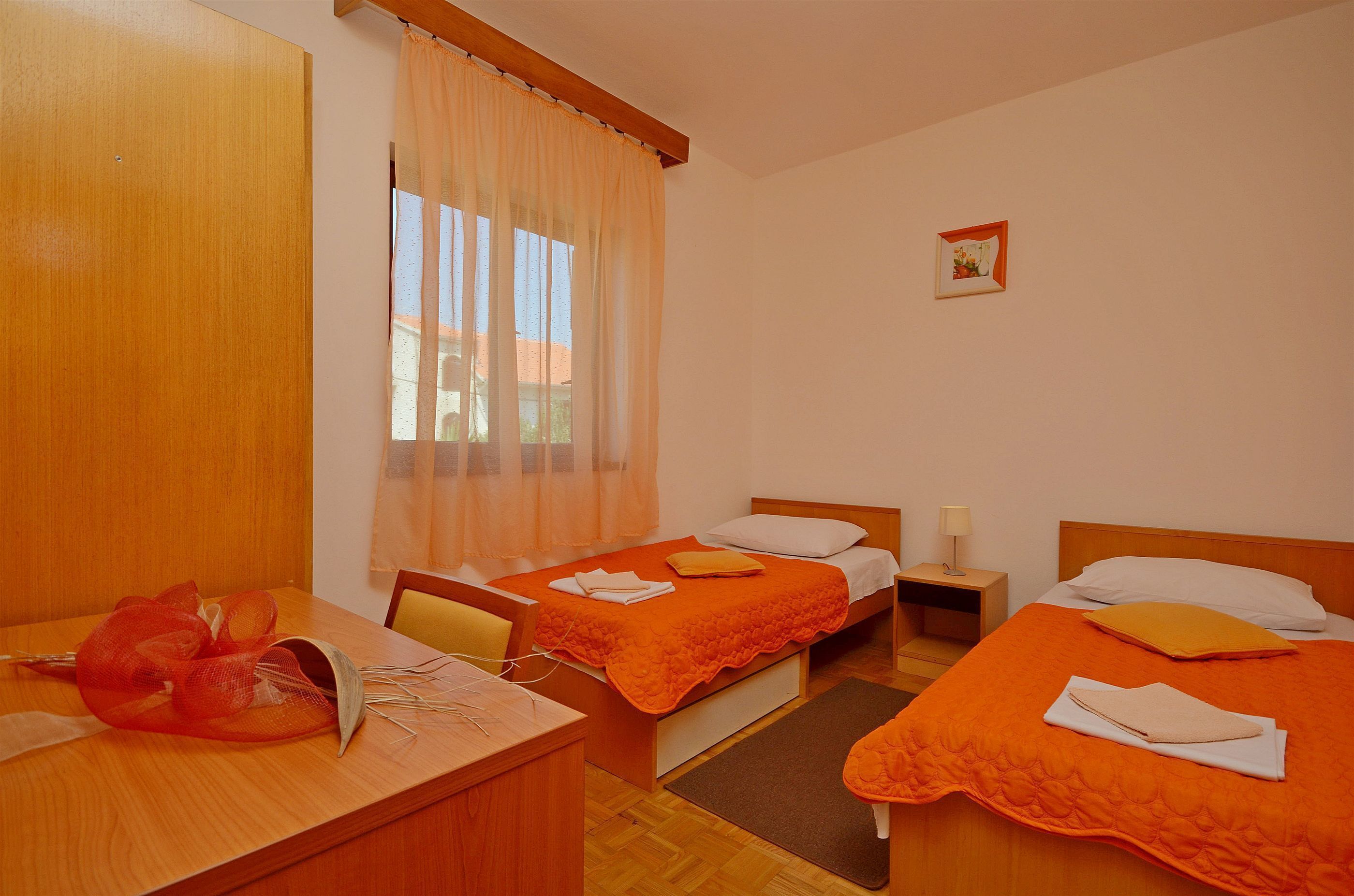 Apartment and Room Ivica 29951-A1