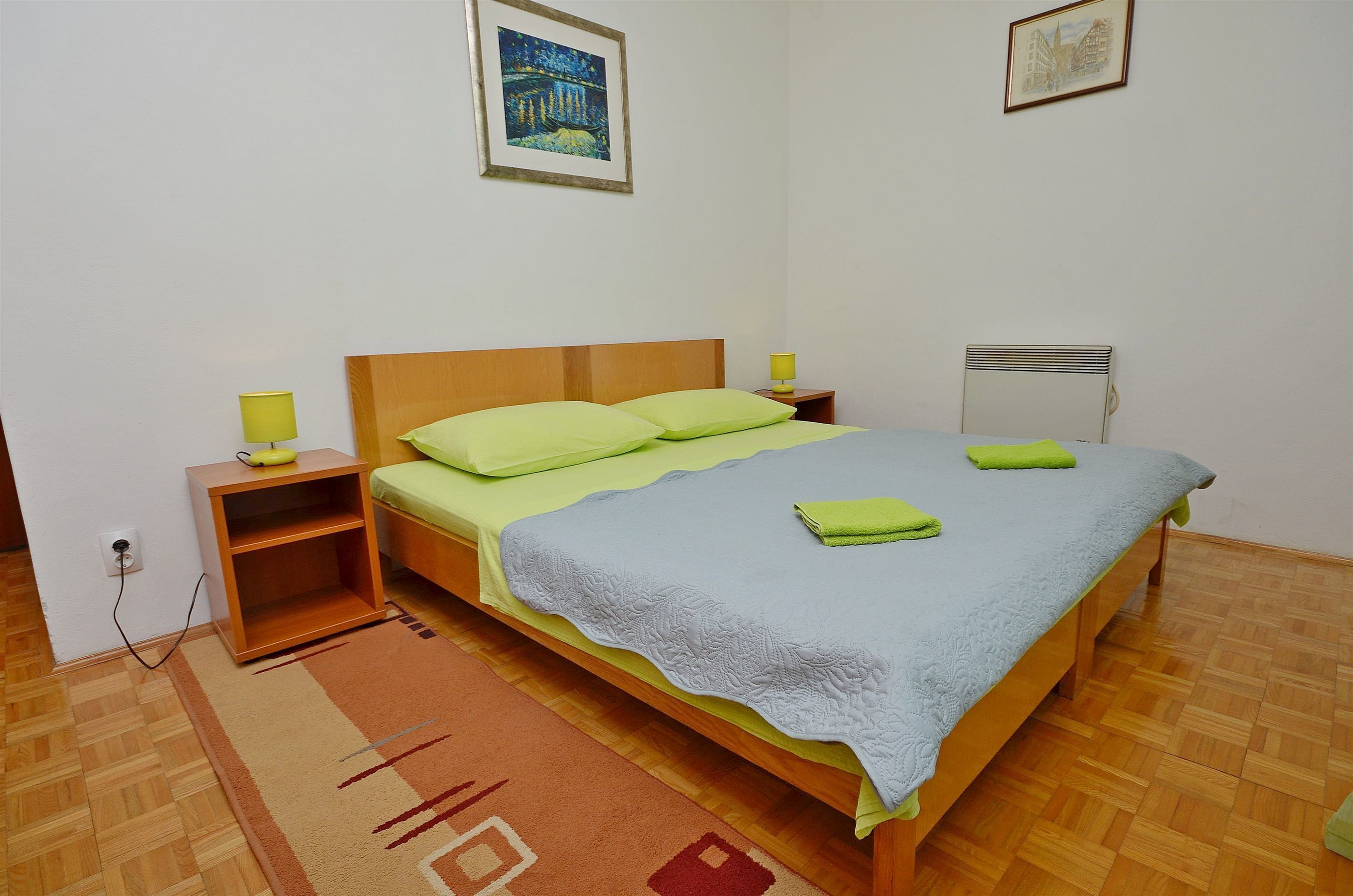 Apartment and Room Ivica 29951-A1