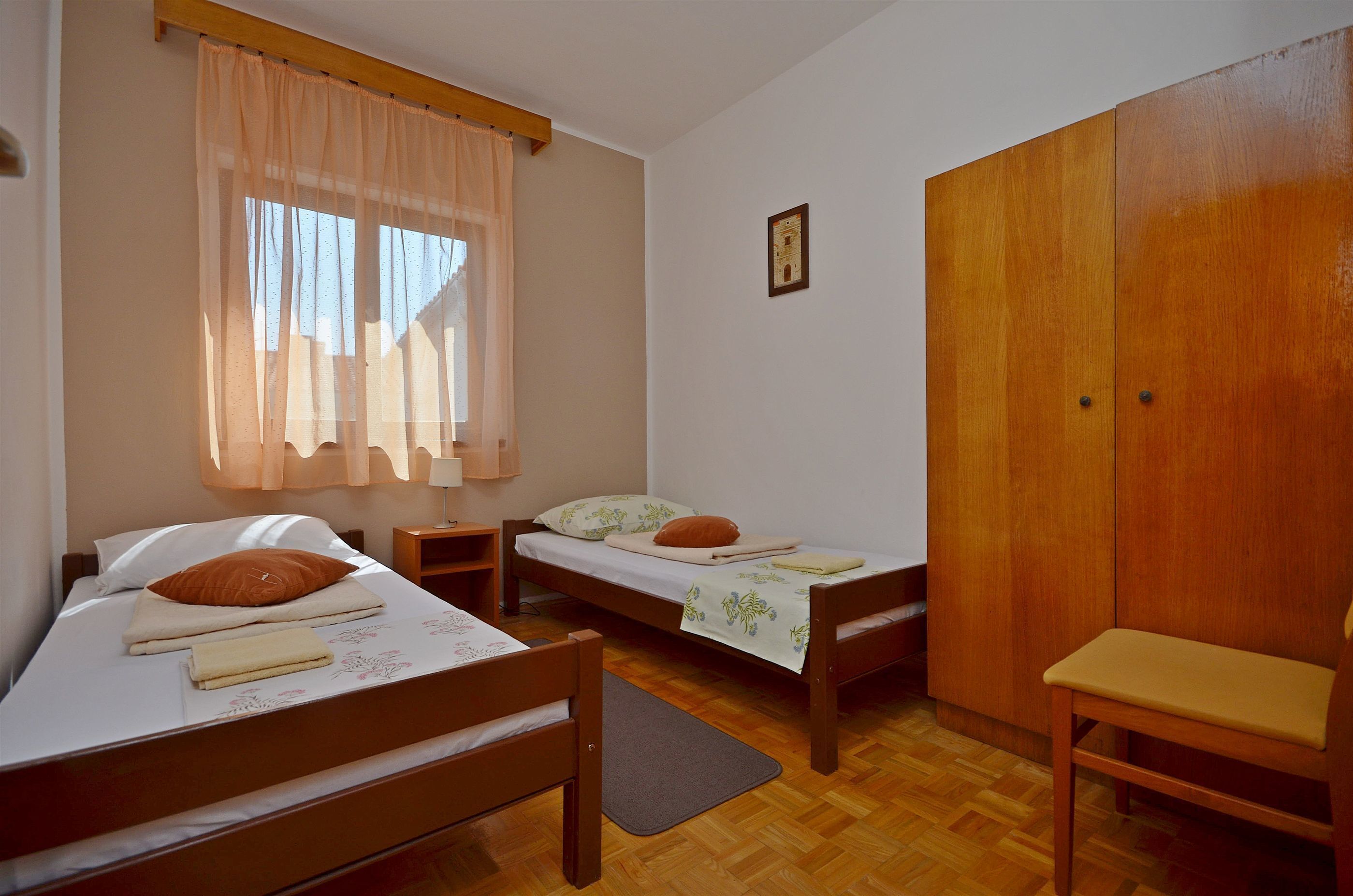 Apartment and Room Ivica 29951-A1