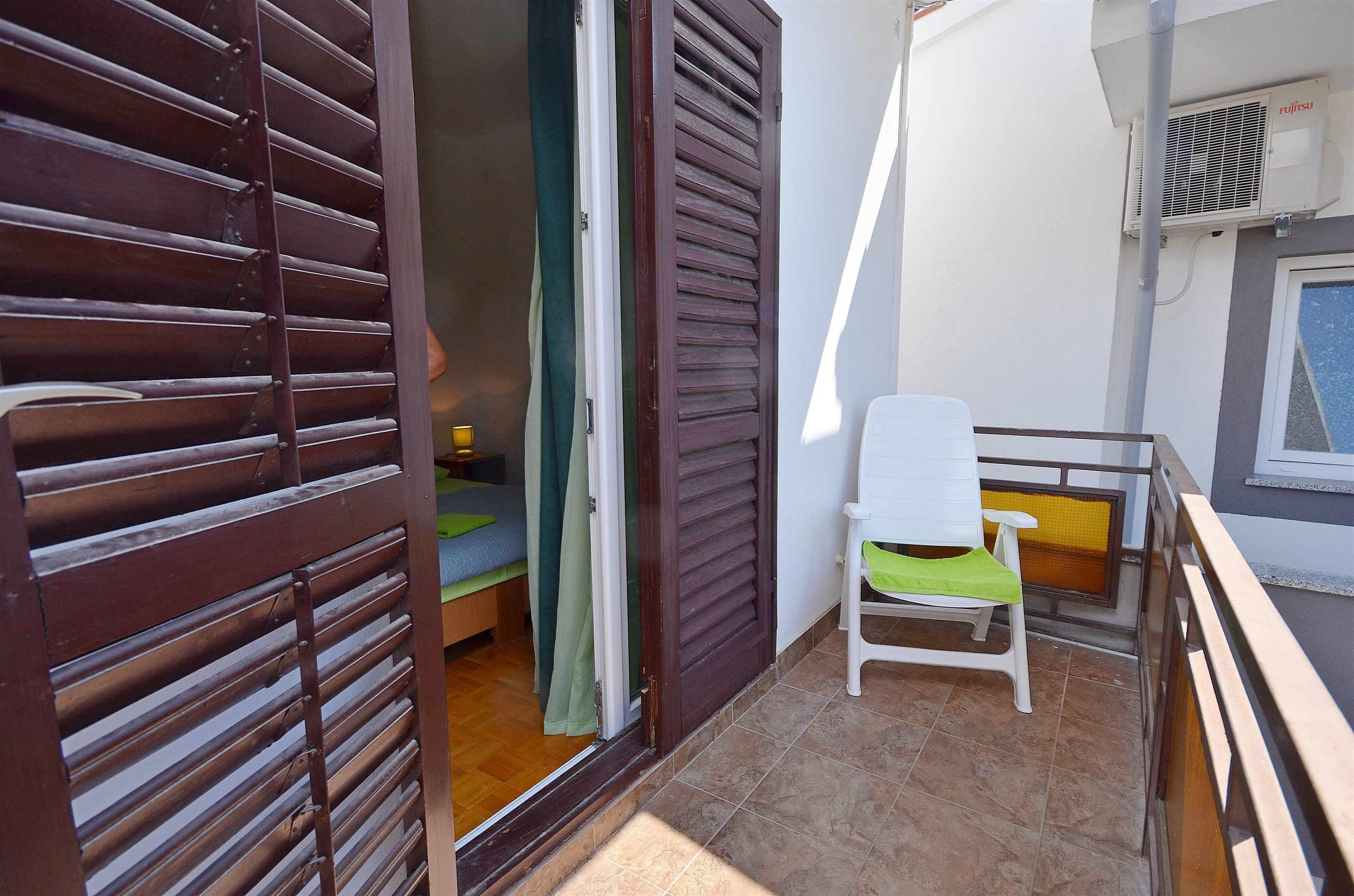 Apartment and Room Ivica 29951-A1