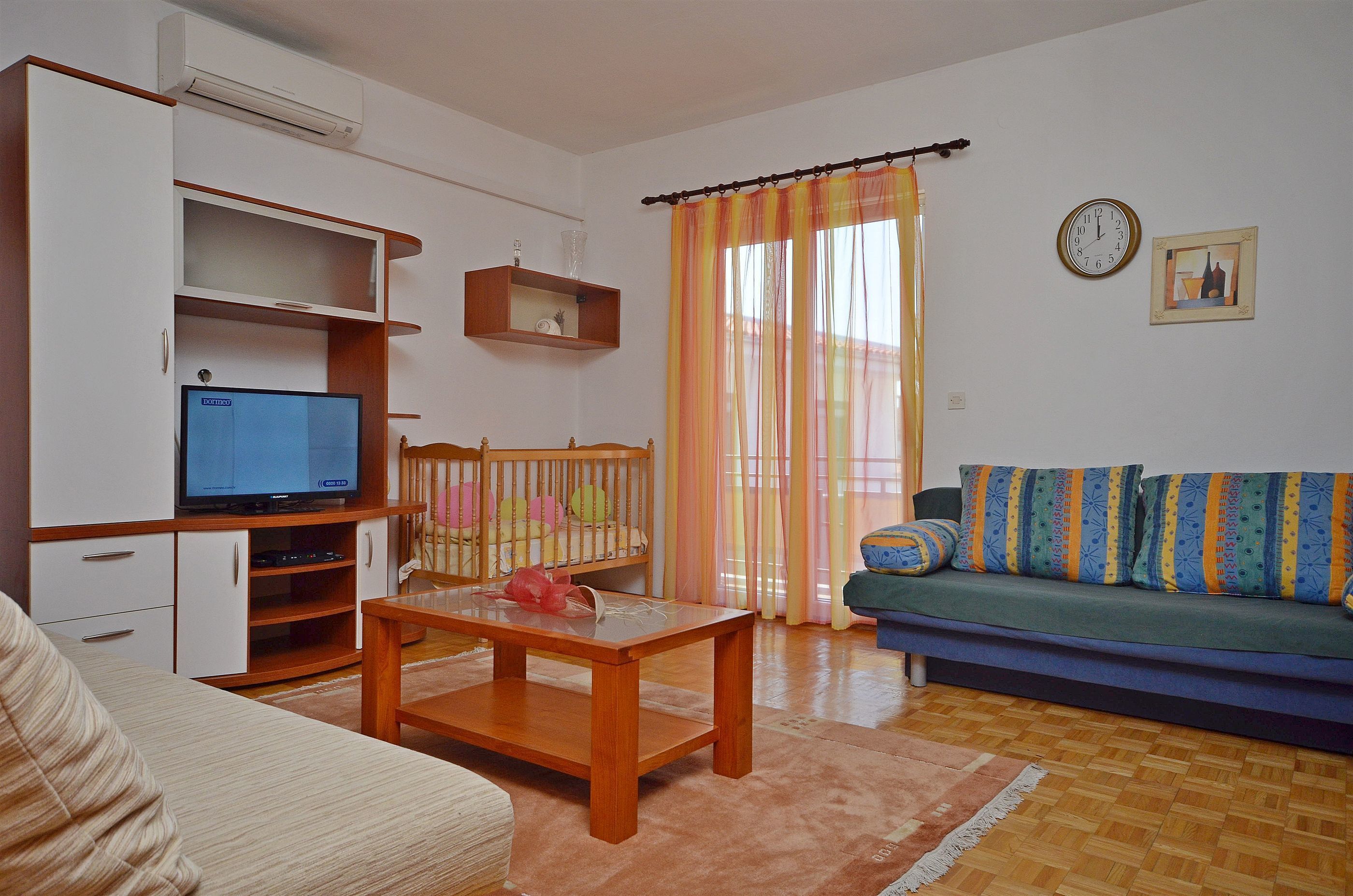 Apartment and Room Ivica 29951-A1
