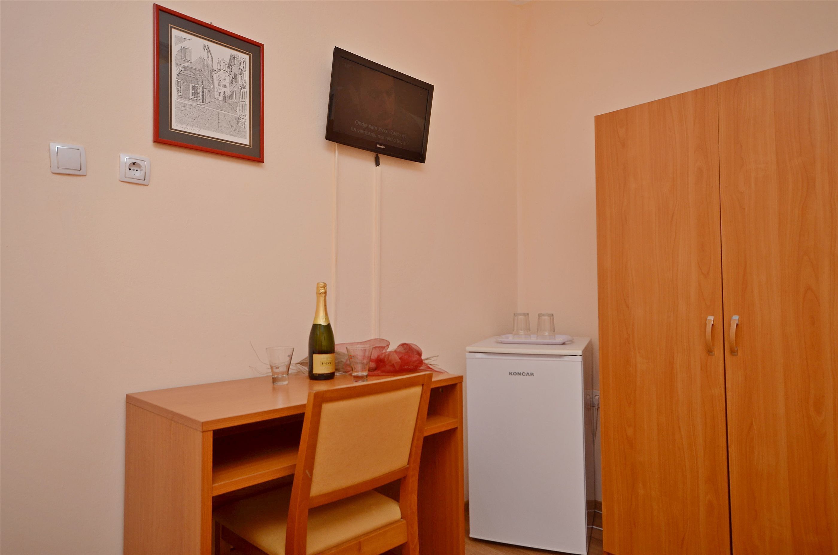 Apartment and Room Ivica 29951-S1