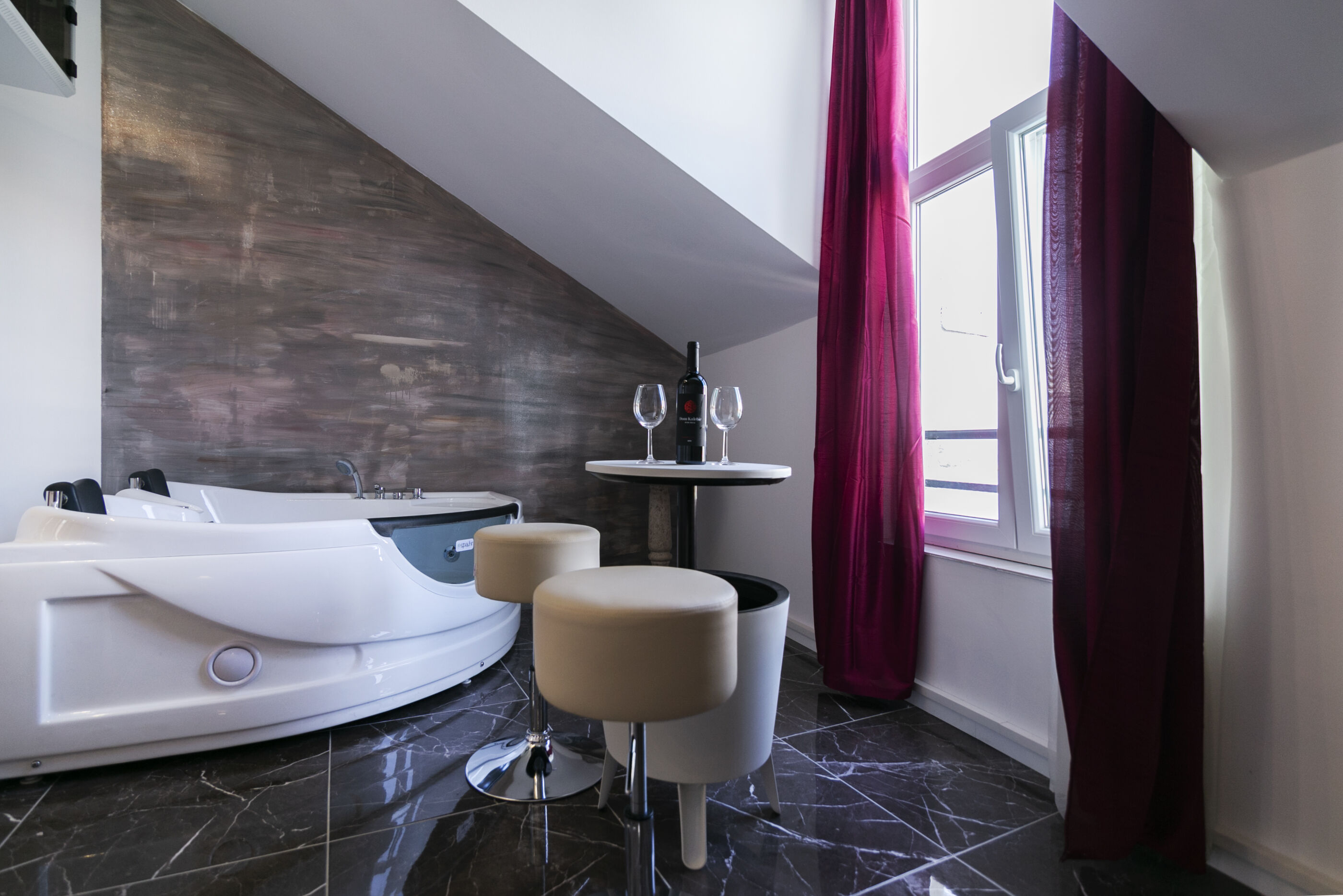 Apartments Royal 2 90522-A3