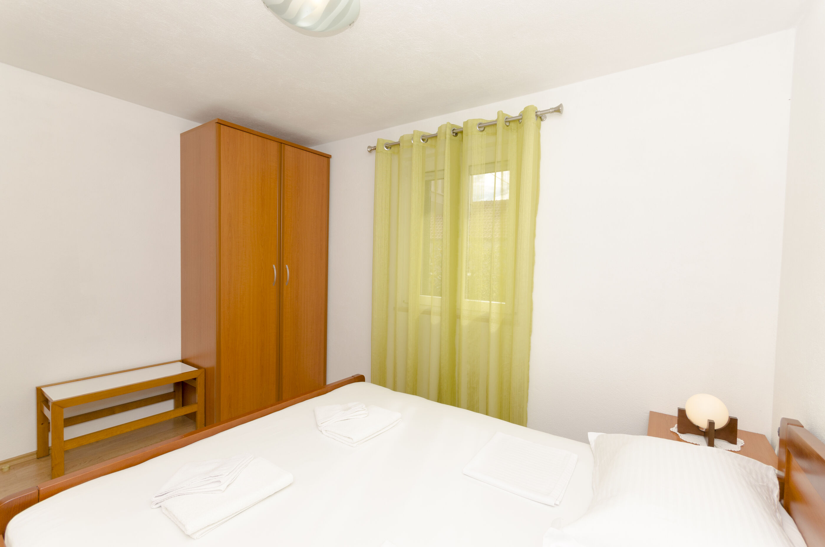Apartments Klisović 32591-A1