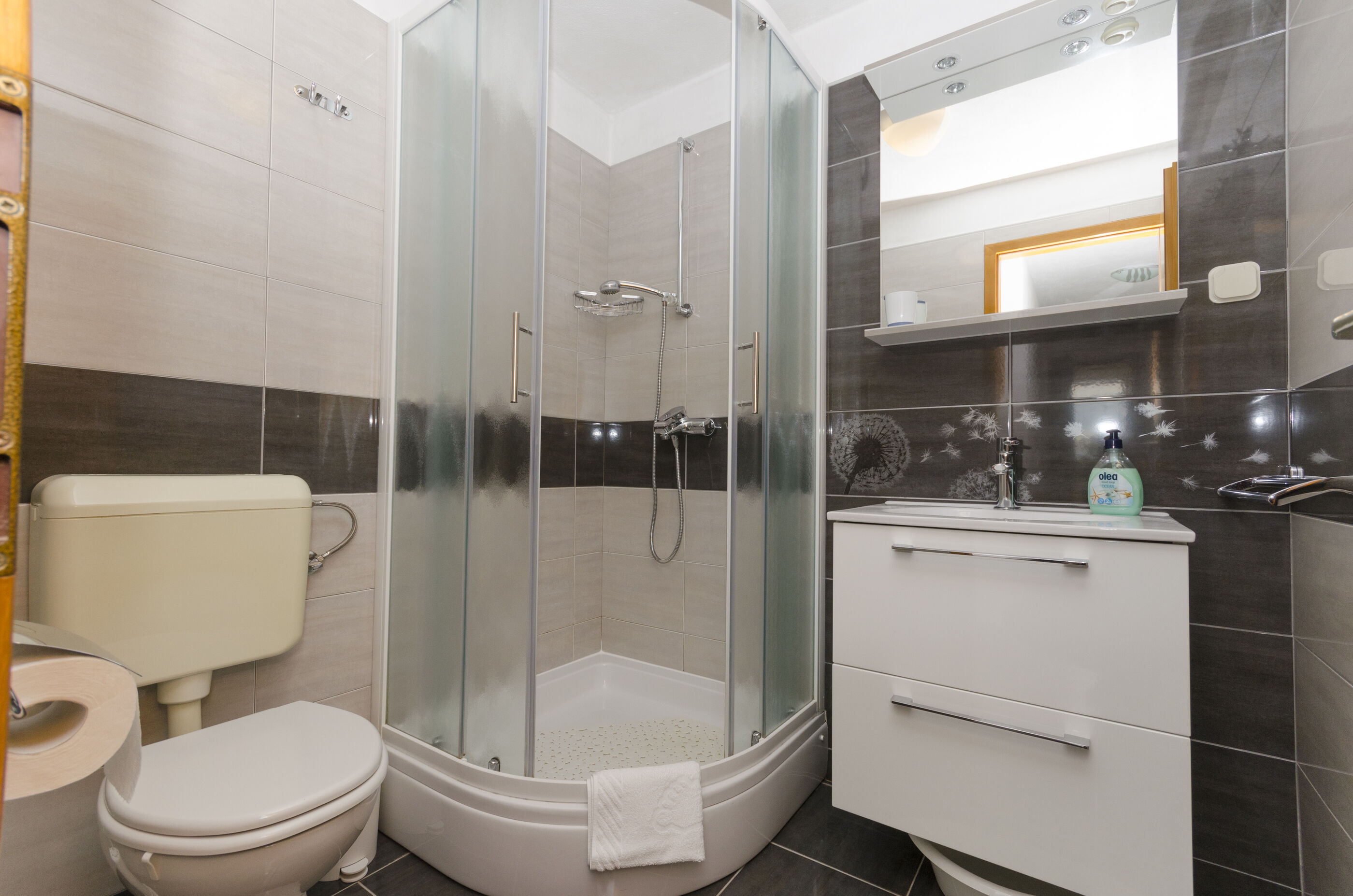 Apartments Klisović 32591-A1