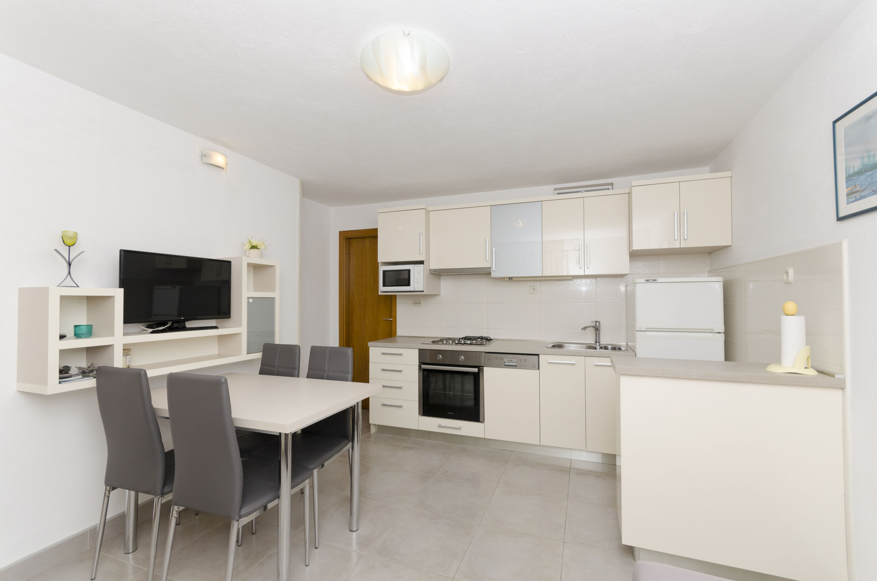 Apartments Klisović 32591-A1