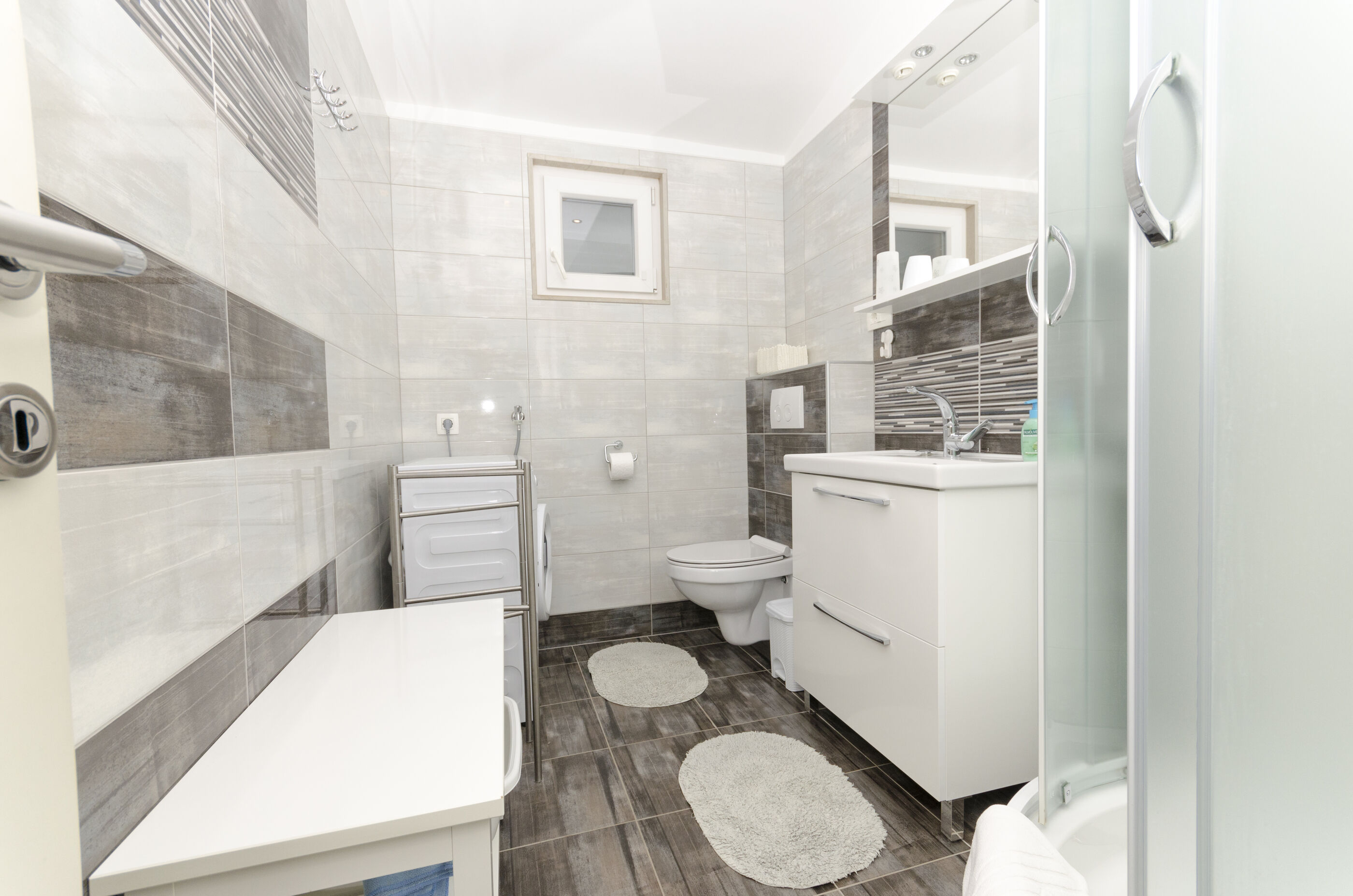 Apartments Klisović 32591-A2