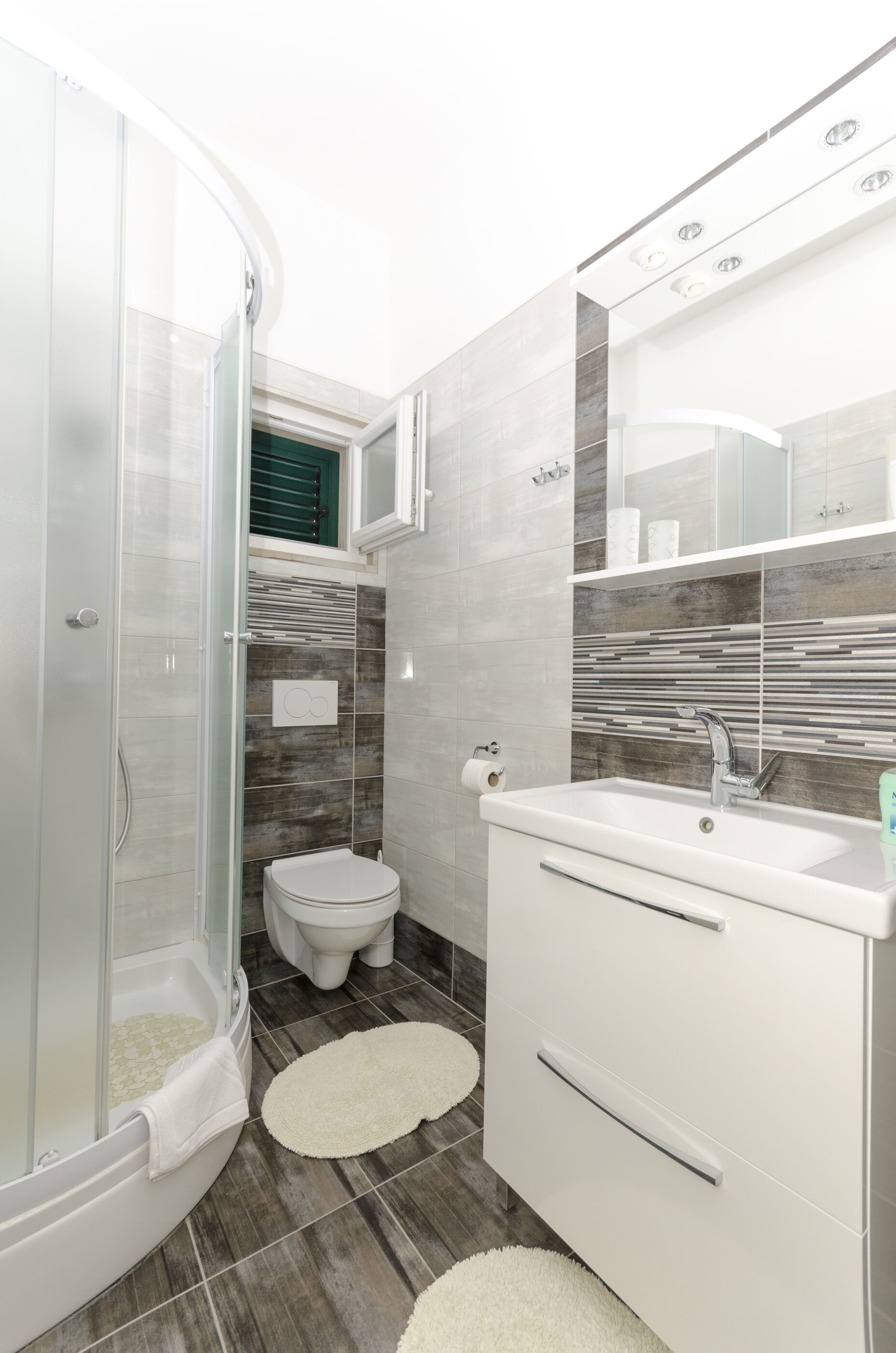 Apartments Klisović 32591-A2
