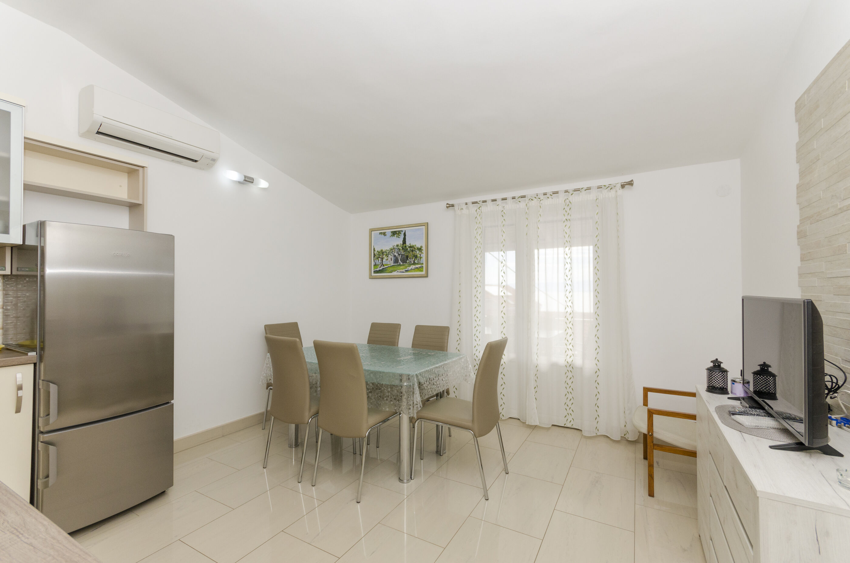 Apartments Klisović 32591-A2